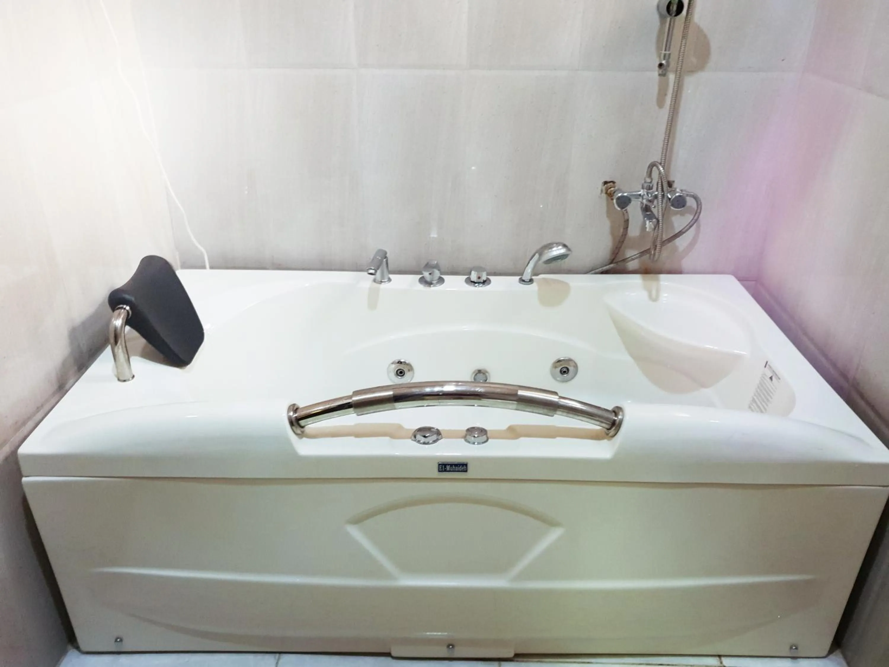 Hot Tub in هذه ليلتي فرع اليرموك- This Lailaty Al Yarmouk Branch