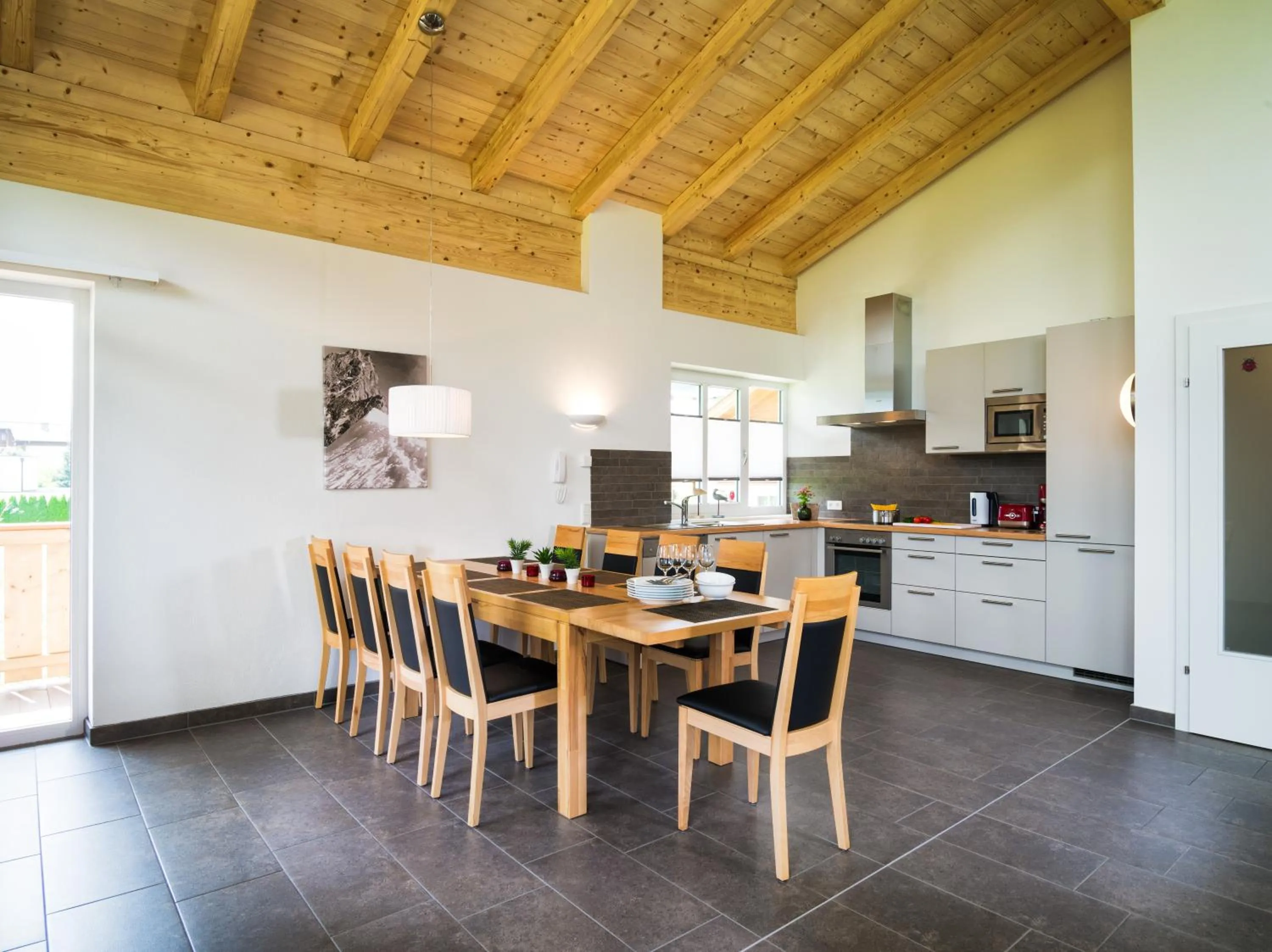 Kitchen or kitchenette in AlpenParks Chalet & Apartment AreitXpress