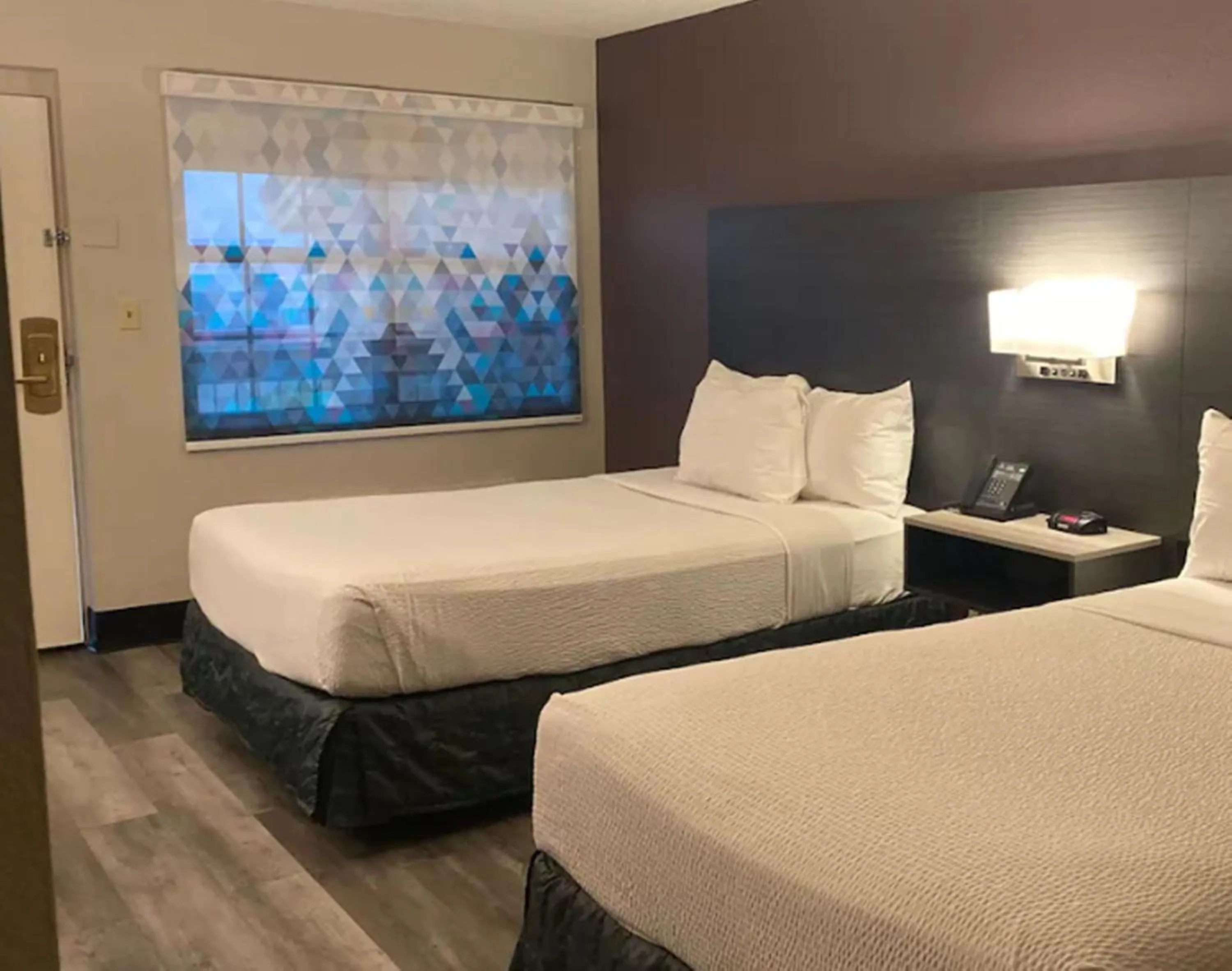 Bed in La Quinta Inn by Wyndham Bakersfield South