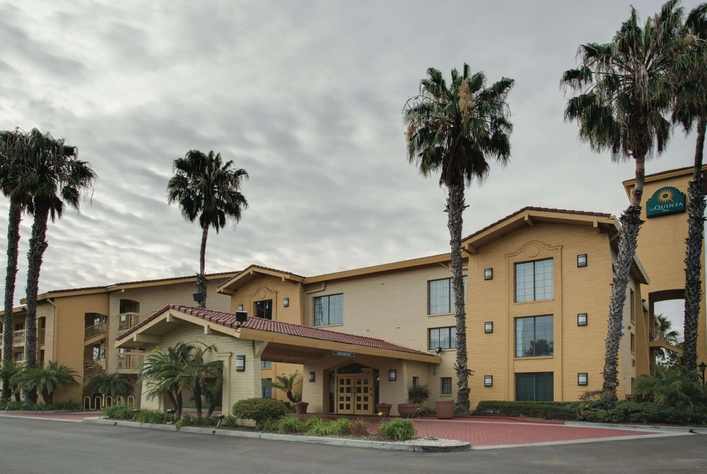 Property Building in La Quinta Inn by Wyndham Ventura