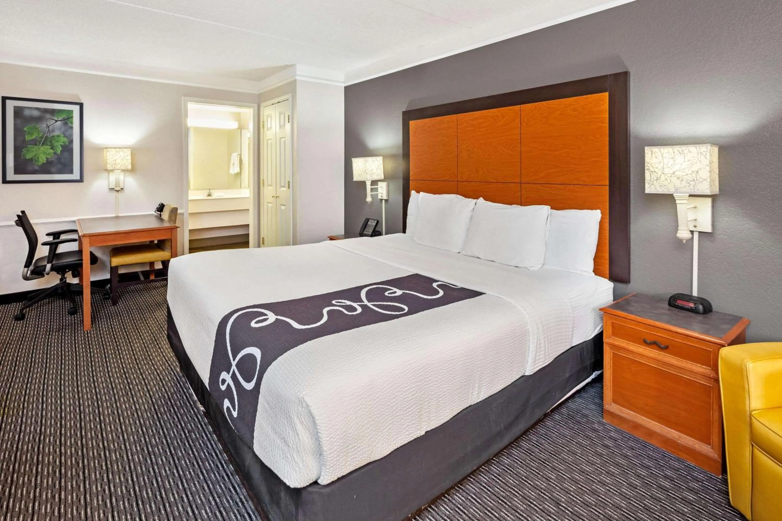 Photo of the whole room in La Quinta Inn by Wyndham Ventura