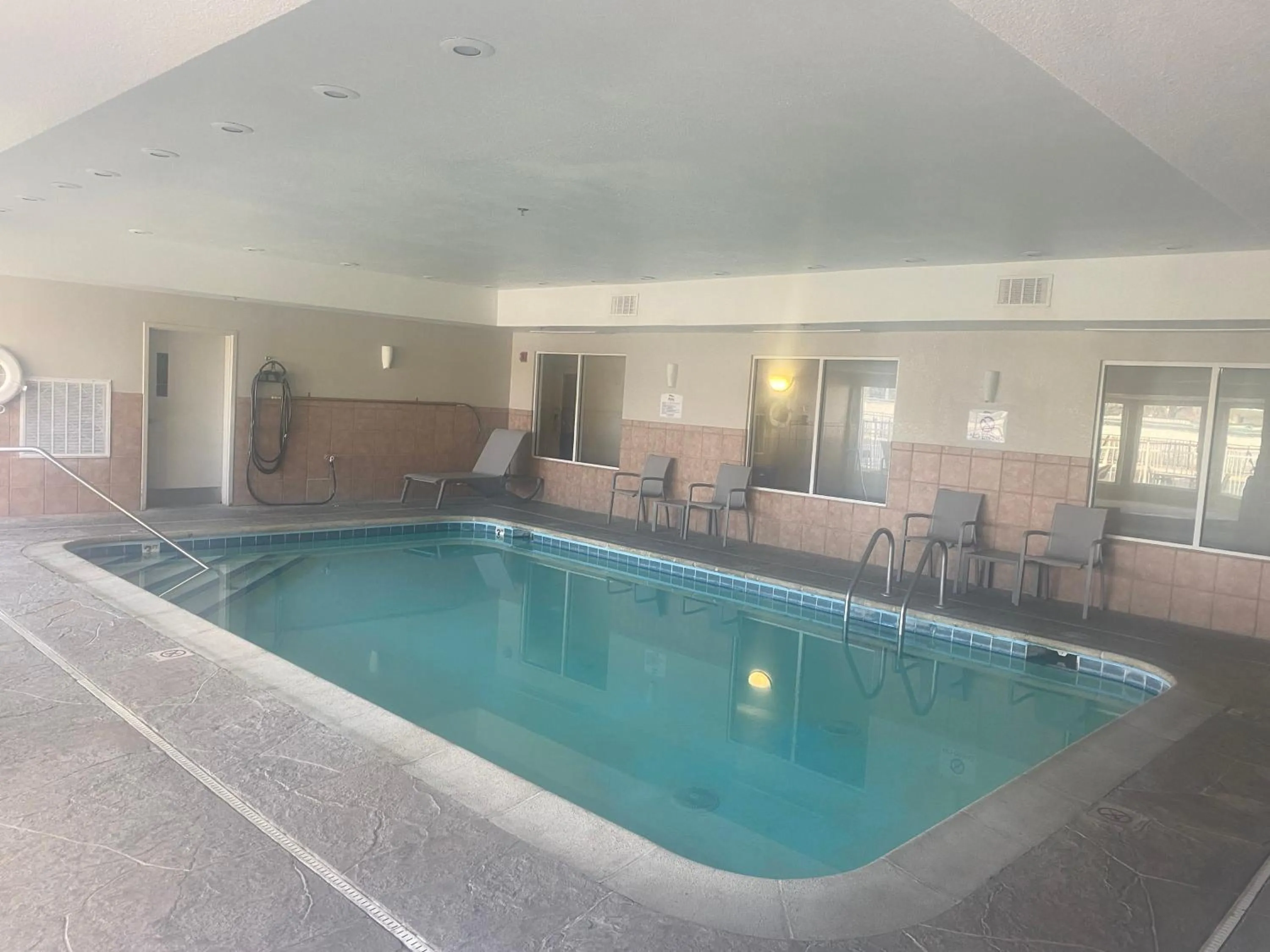 Swimming pool in Baymont by Wyndham Springfield I-44