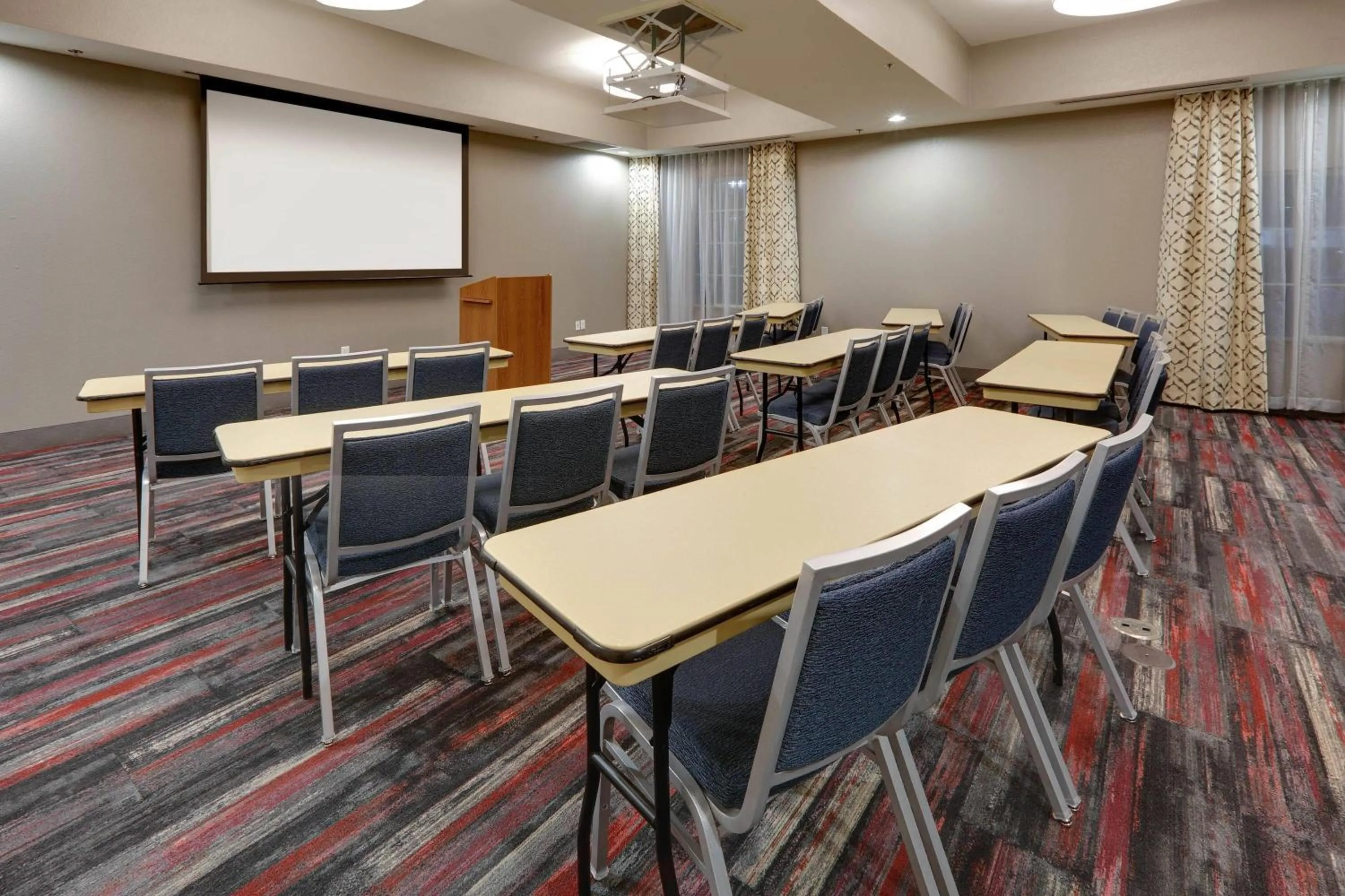 Meeting/conference room in La Quinta by Wyndham Dallas Love Field