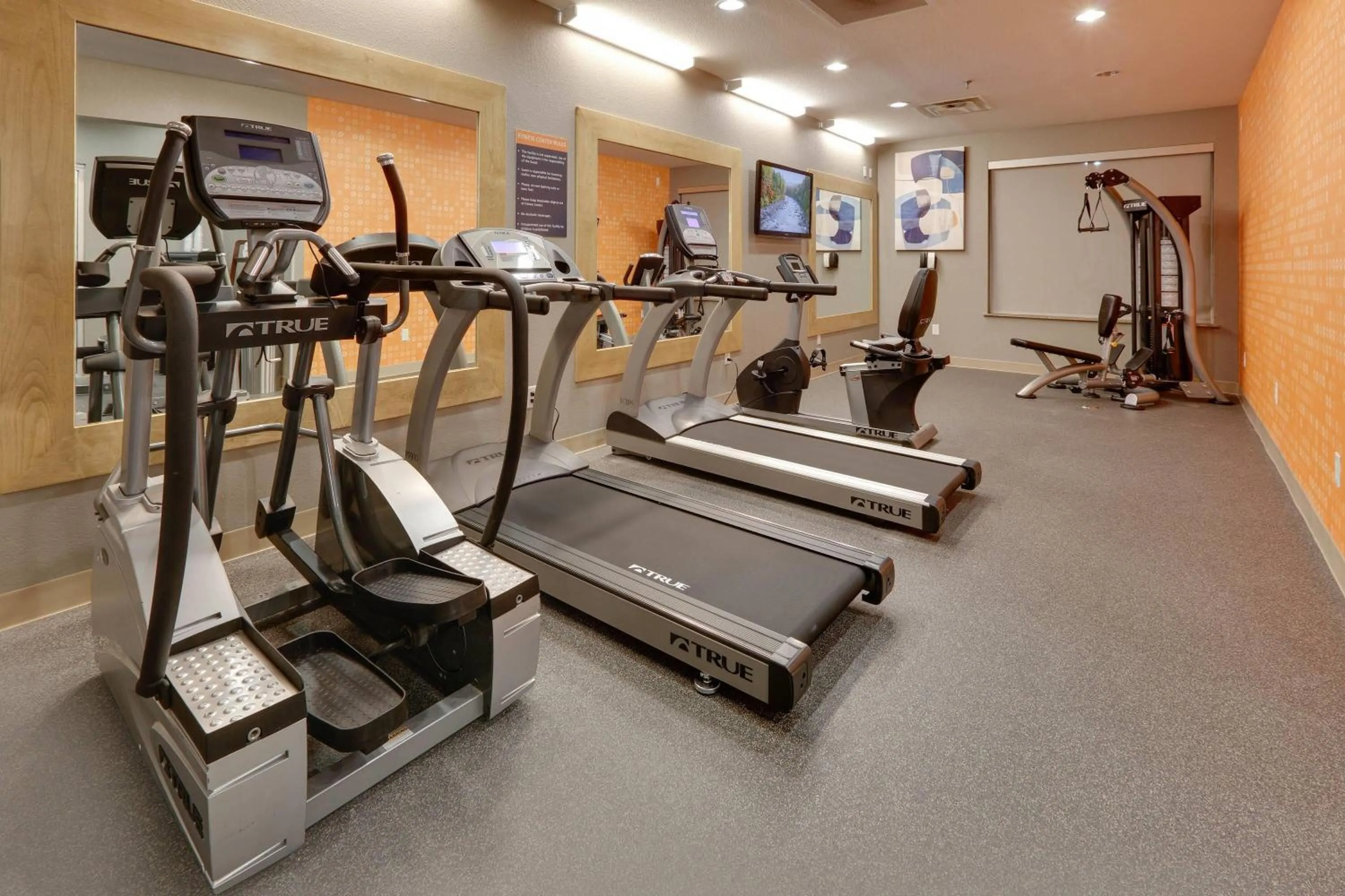 Fitness centre/facilities in La Quinta by Wyndham Dallas Love Field