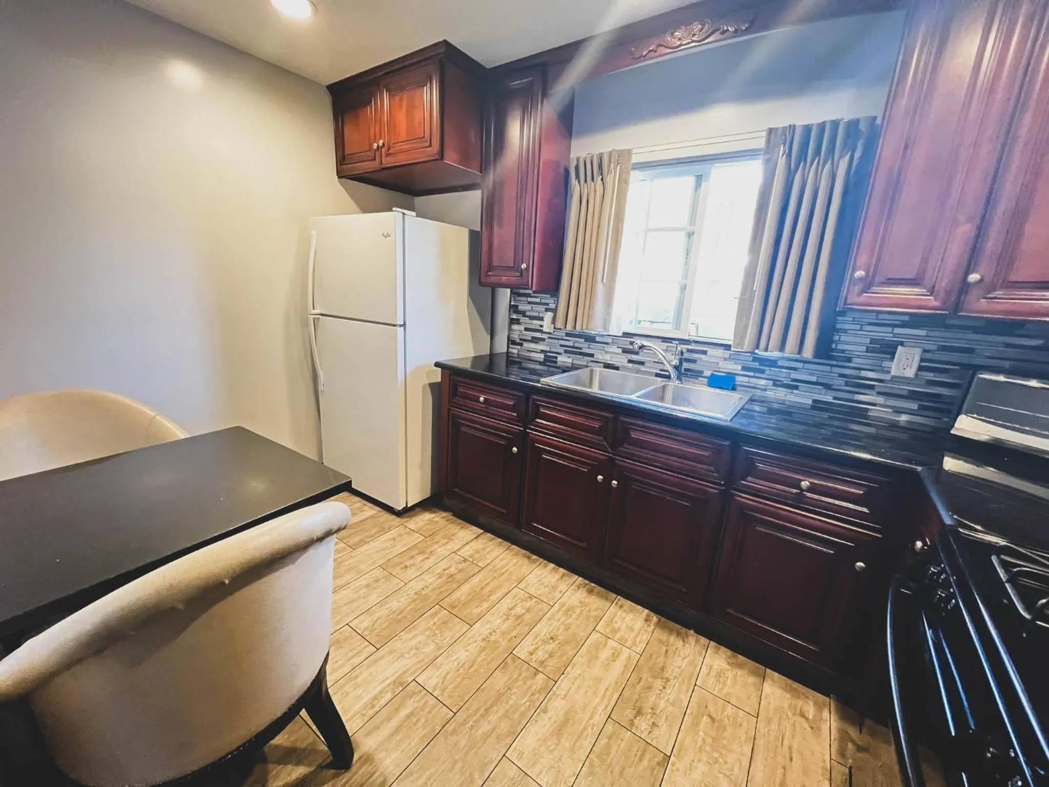 Kitchen or kitchenette in Viking Motel-Ventura