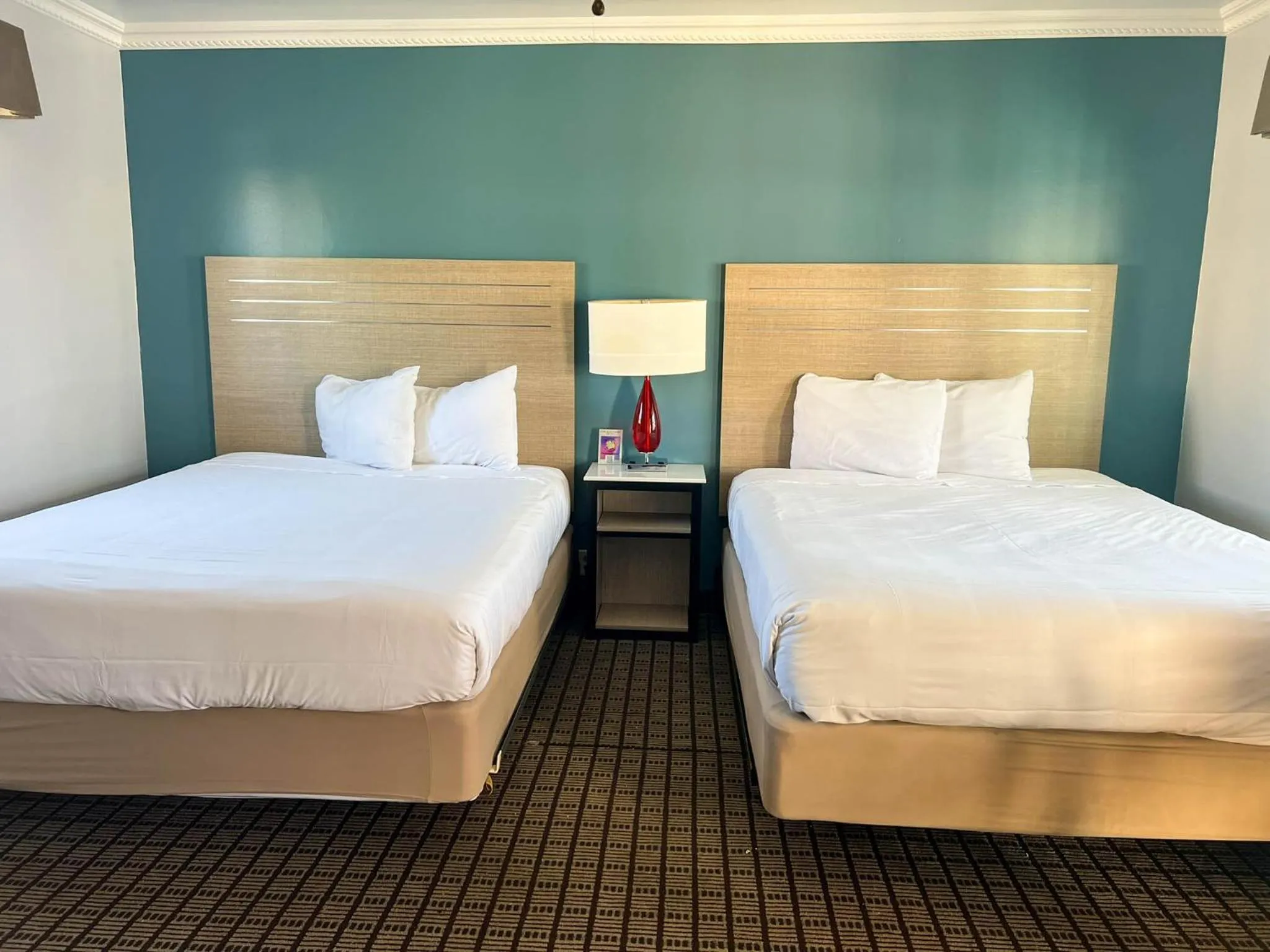 Photo of the whole room, Bed in Viking Motel-Ventura