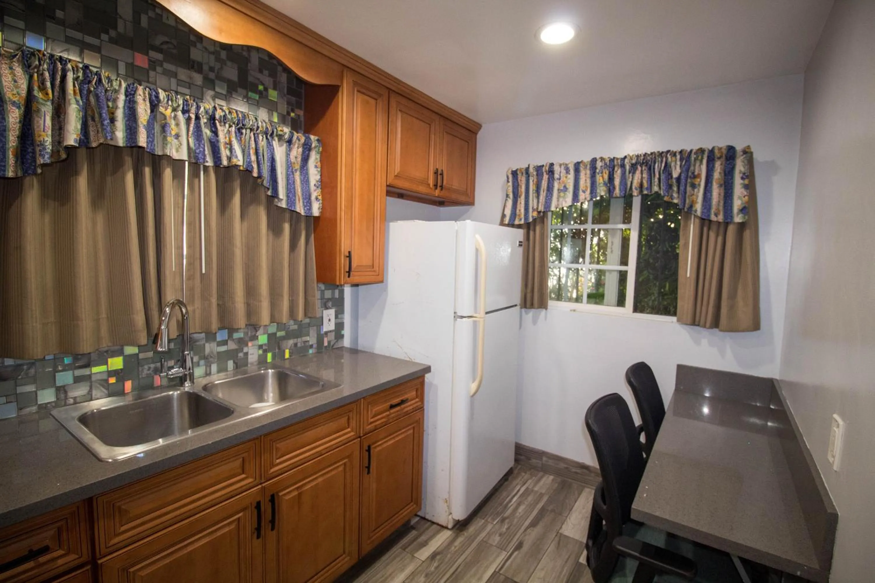Kitchen or kitchenette in Viking Motel-Ventura