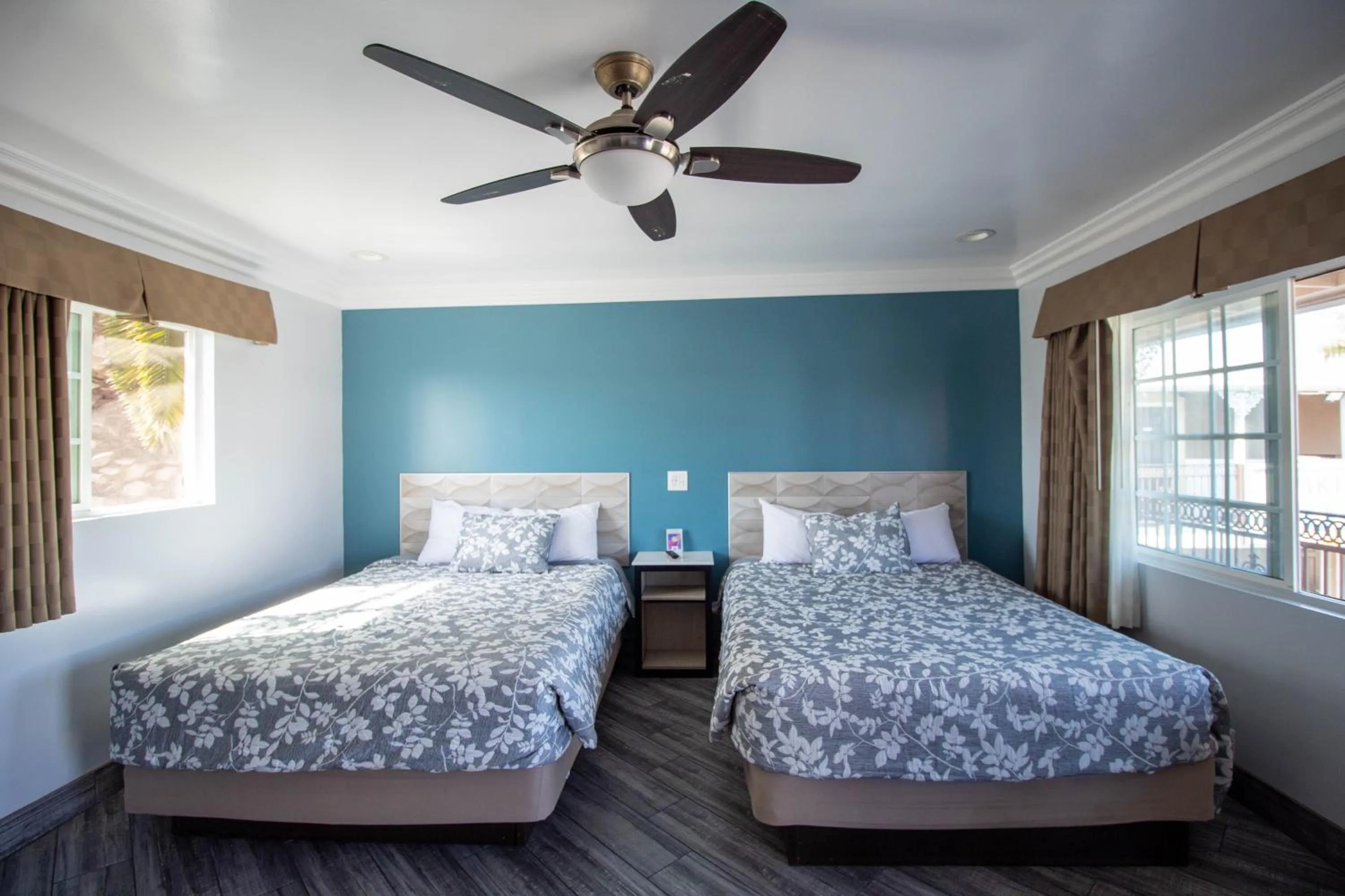 Photo of the whole room, Bed in Viking Motel-Ventura