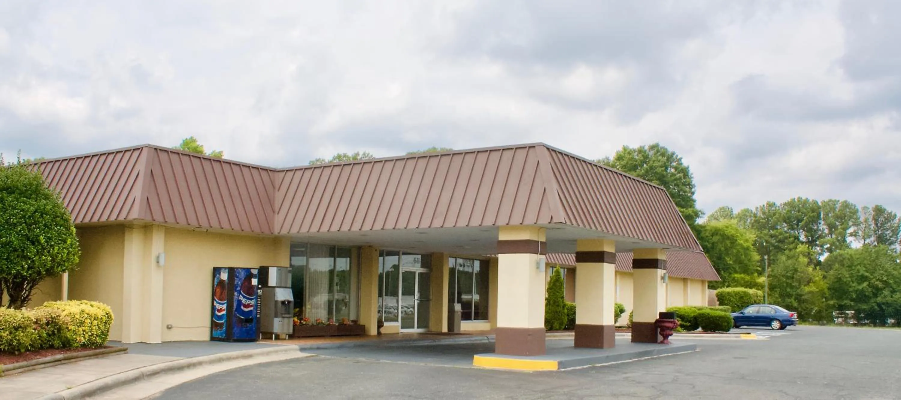 Street view in Relax Inn - Monroe