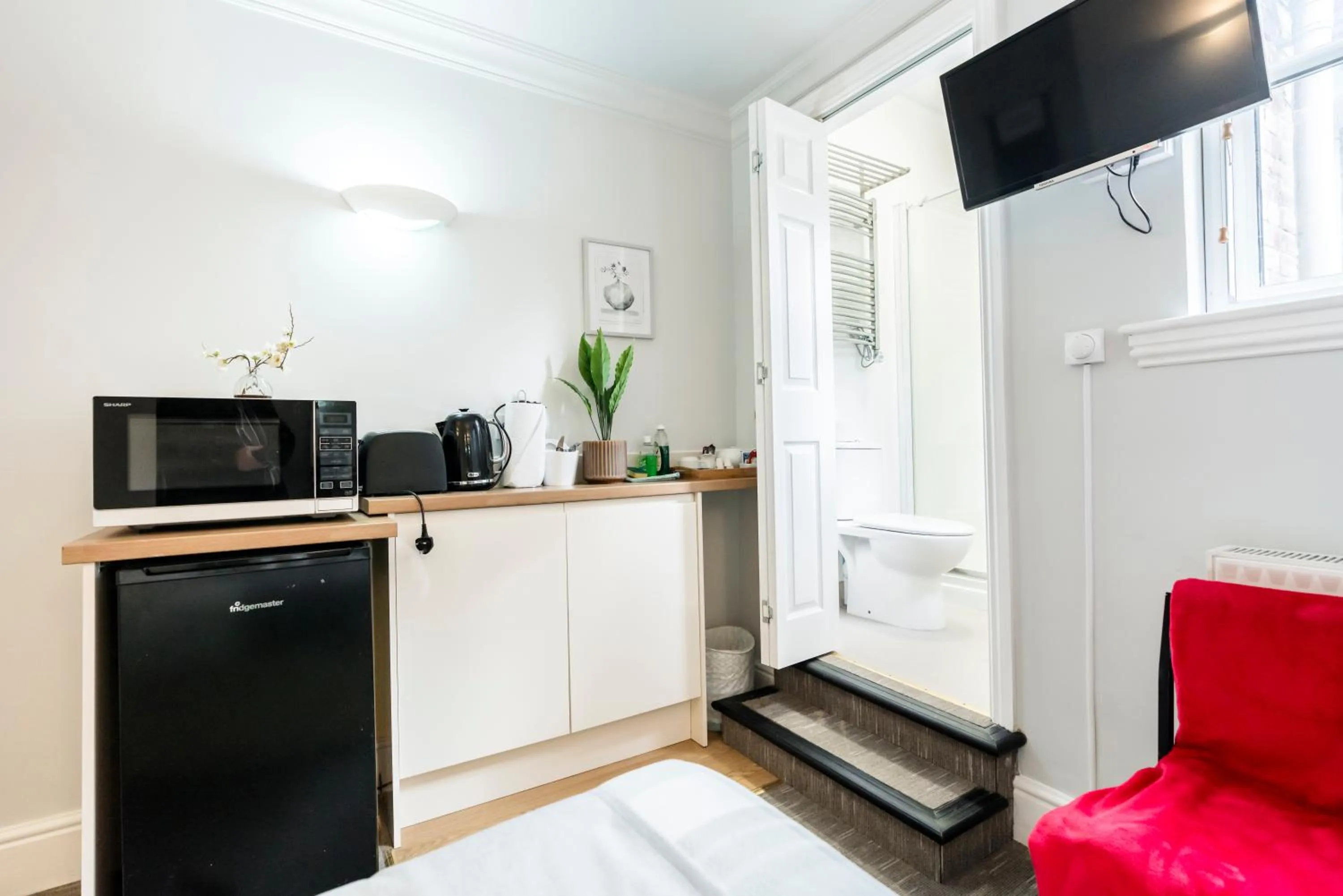 1 Riverside Apartments