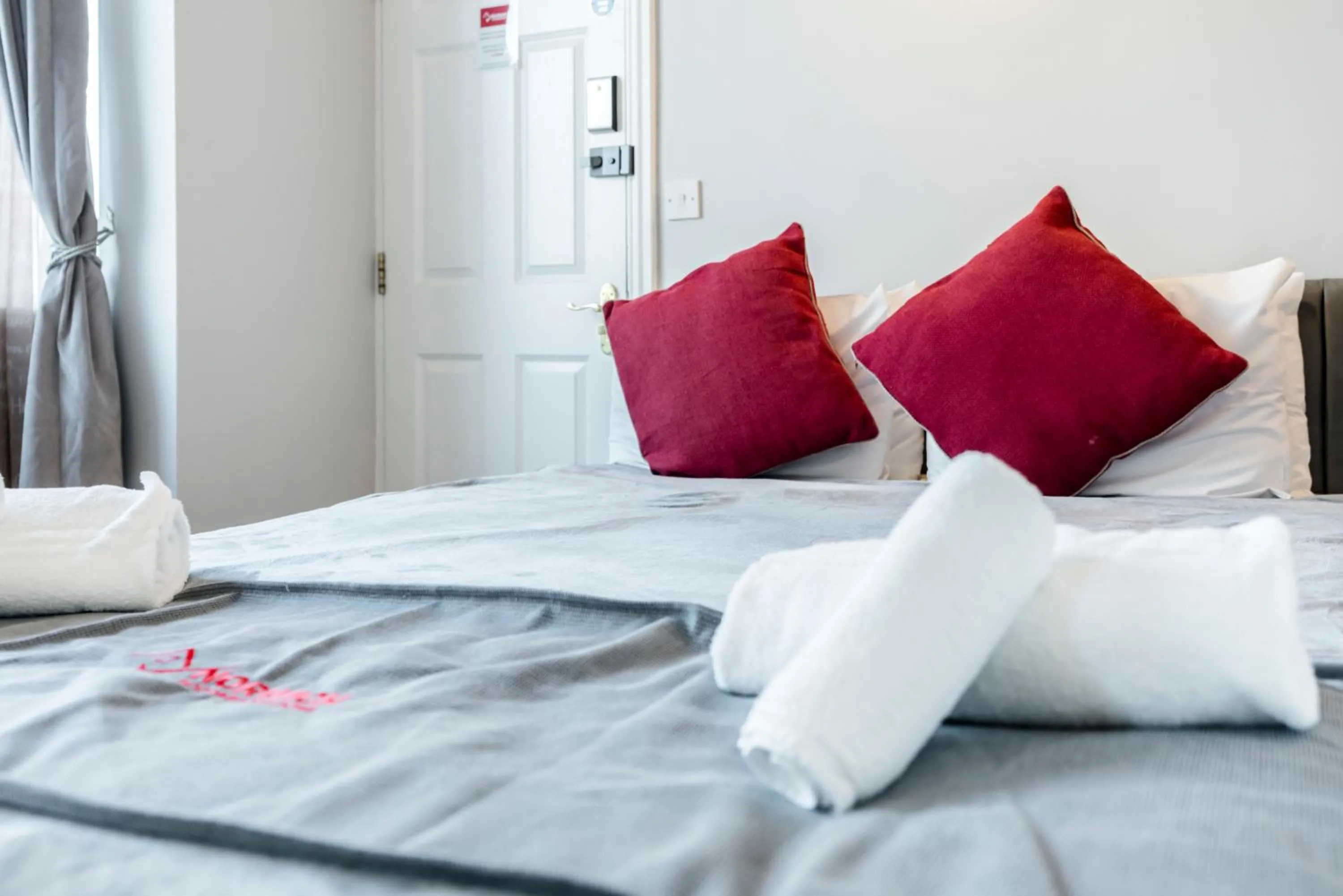 Bed in 1 Riverside Apartments