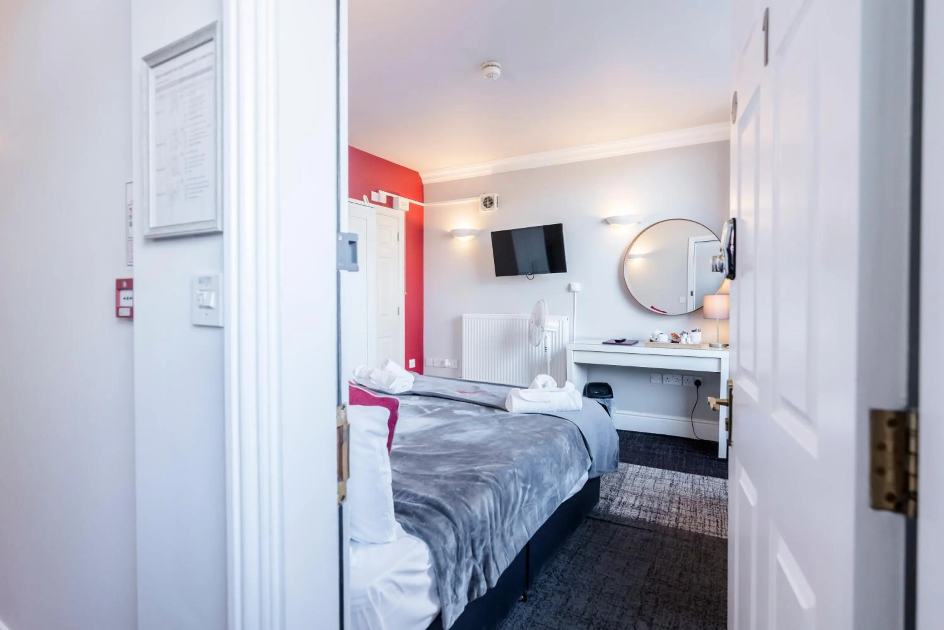 Bed in 1 Riverside Apartments