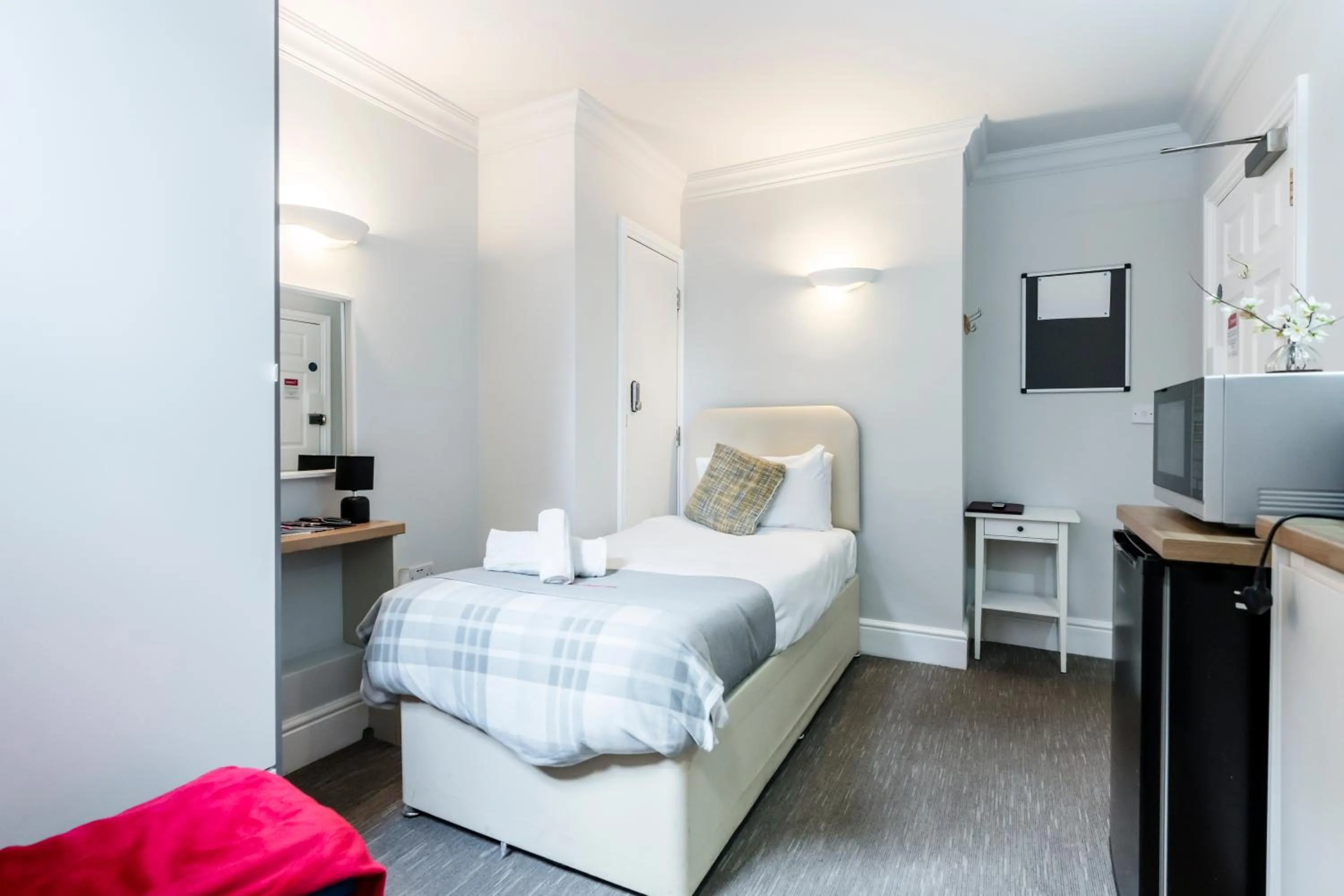 Bed in 1 Riverside Apartments