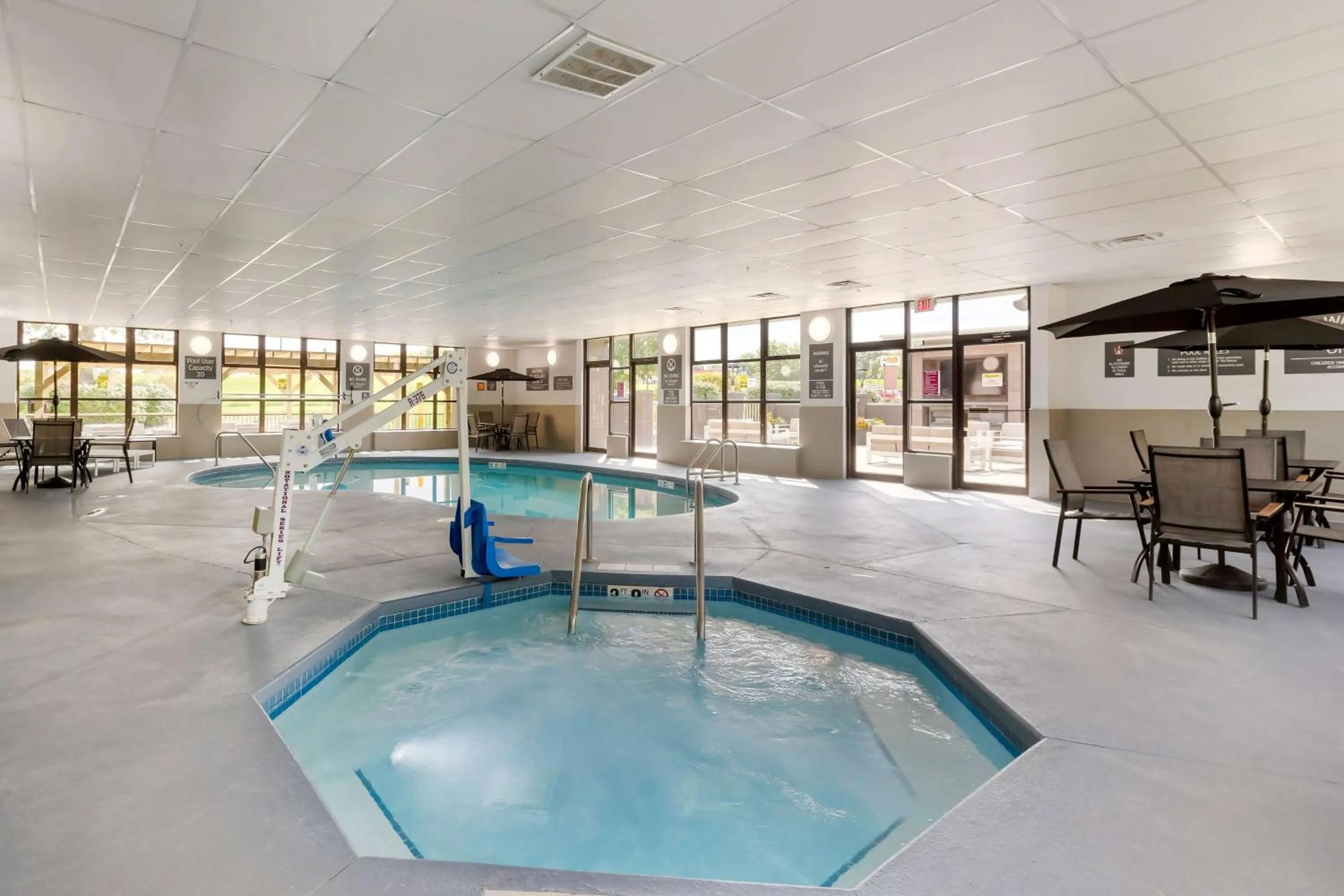 Pool view in La Quinta by Wyndham Des Moines West Clive