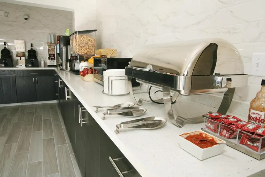 La Quinta by Wyndham Des Moines West Clive