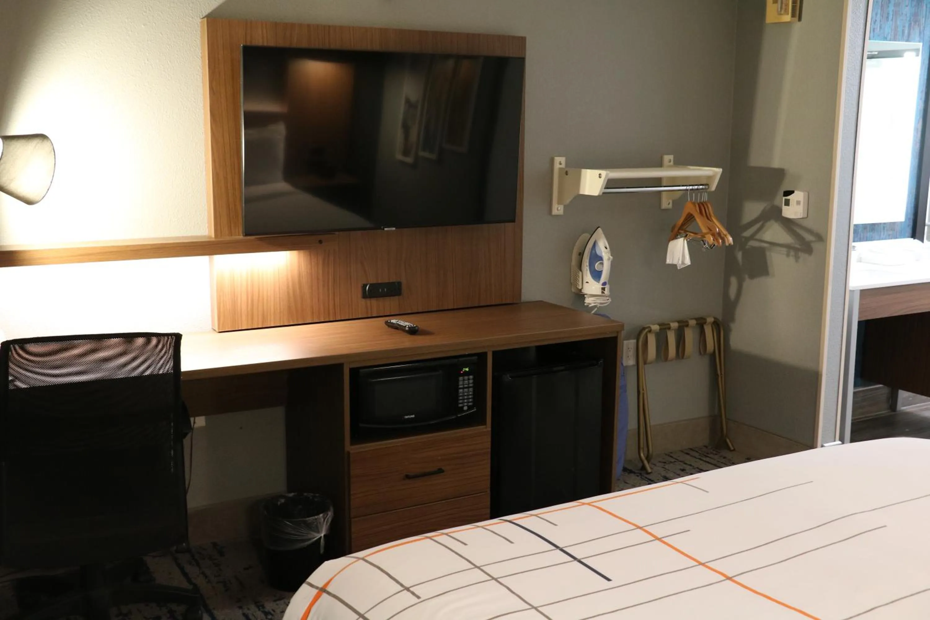 Bed in La Quinta by Wyndham Chicago Gurnee