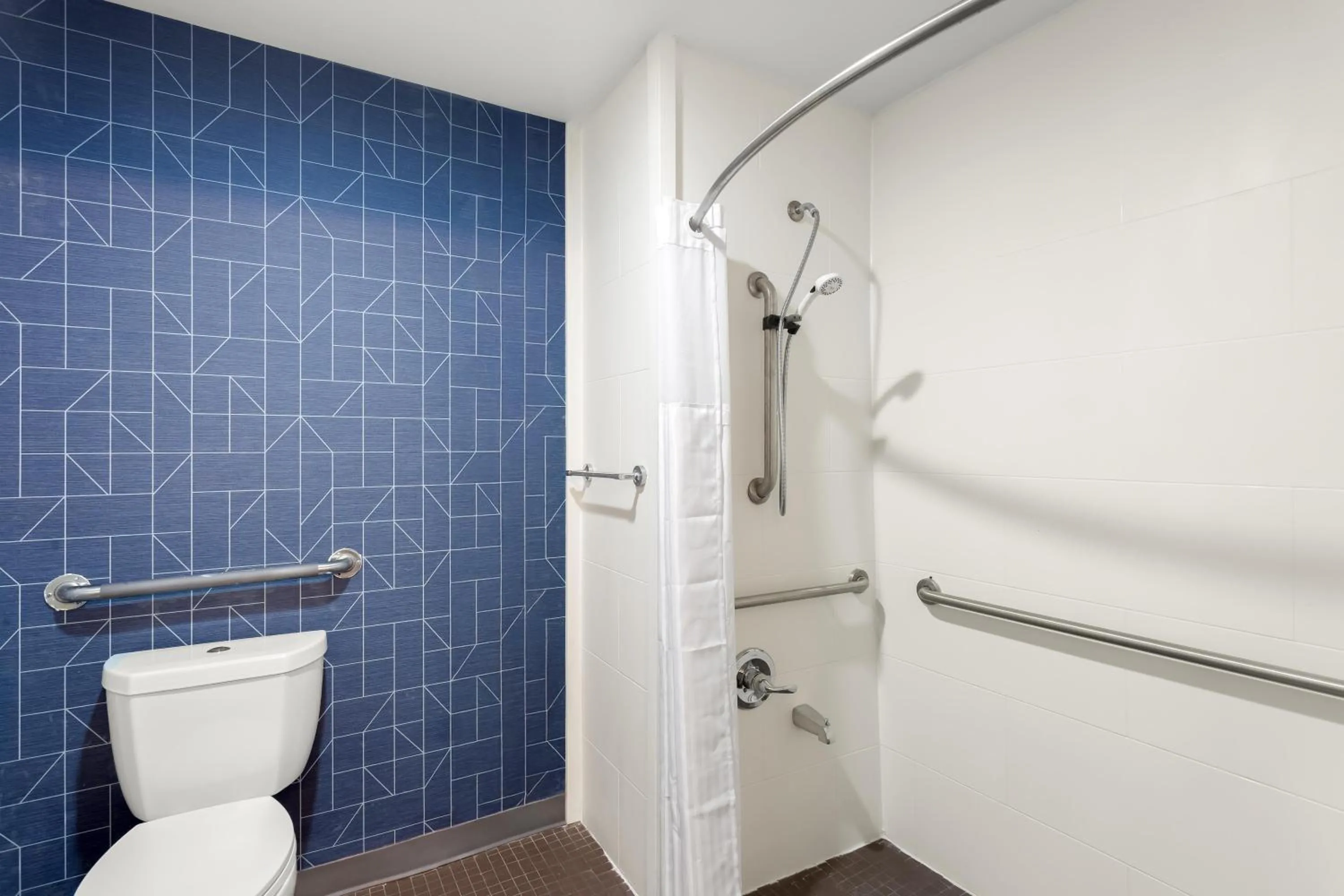 Bathroom in Spark by Hilton Matteson Chicago I 57