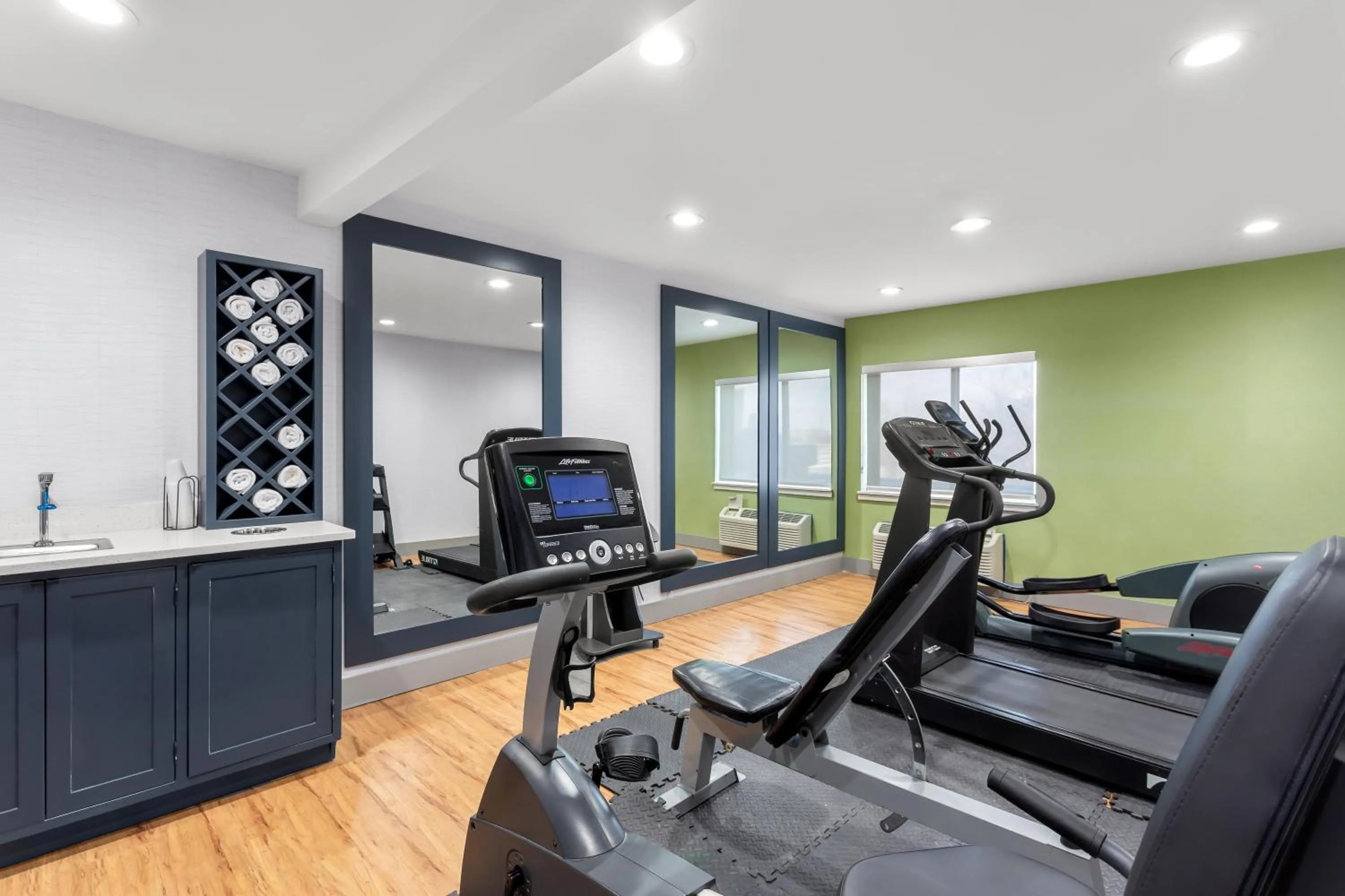 Fitness centre/facilities in Spark by Hilton Matteson Chicago I 57