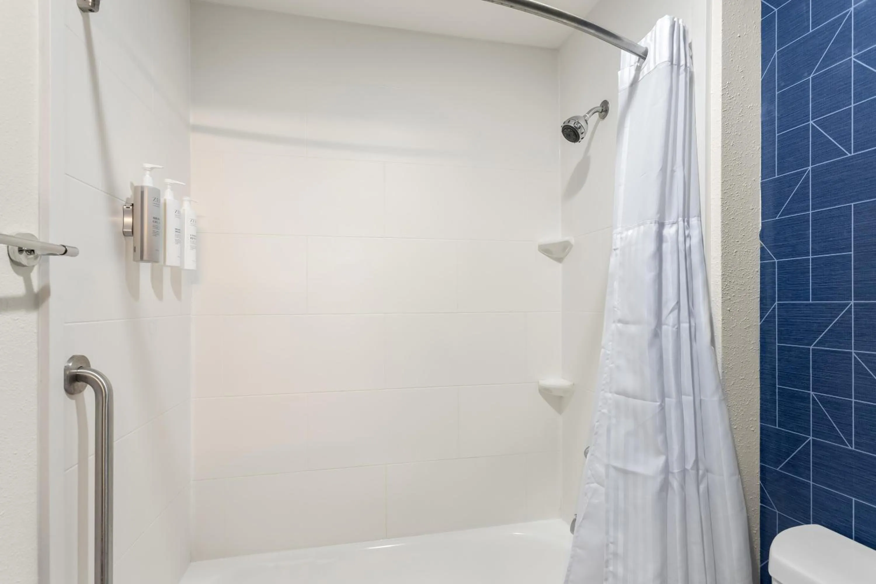 Bathroom in Spark by Hilton Matteson Chicago I 57