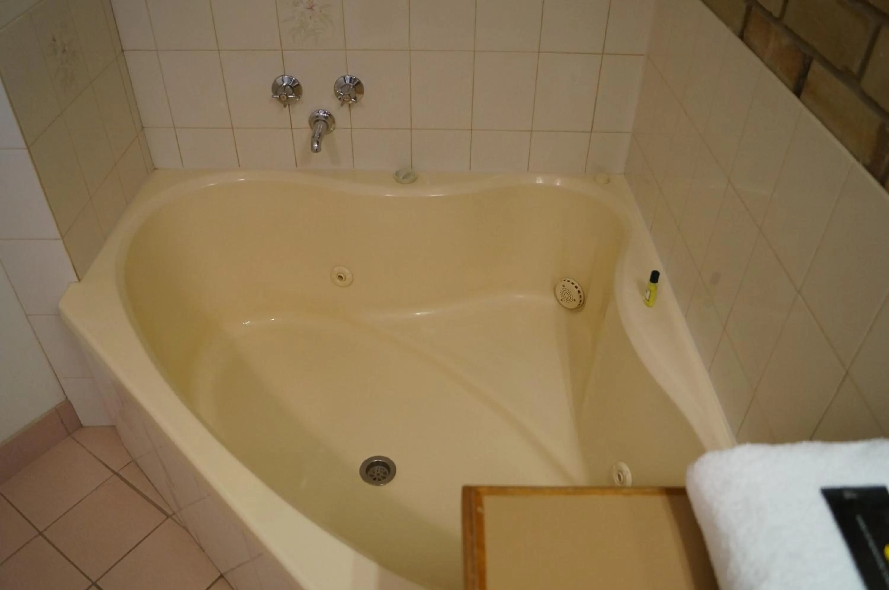 Hot Tub in Magdala Motor Lodge & Lakeside Restaurant