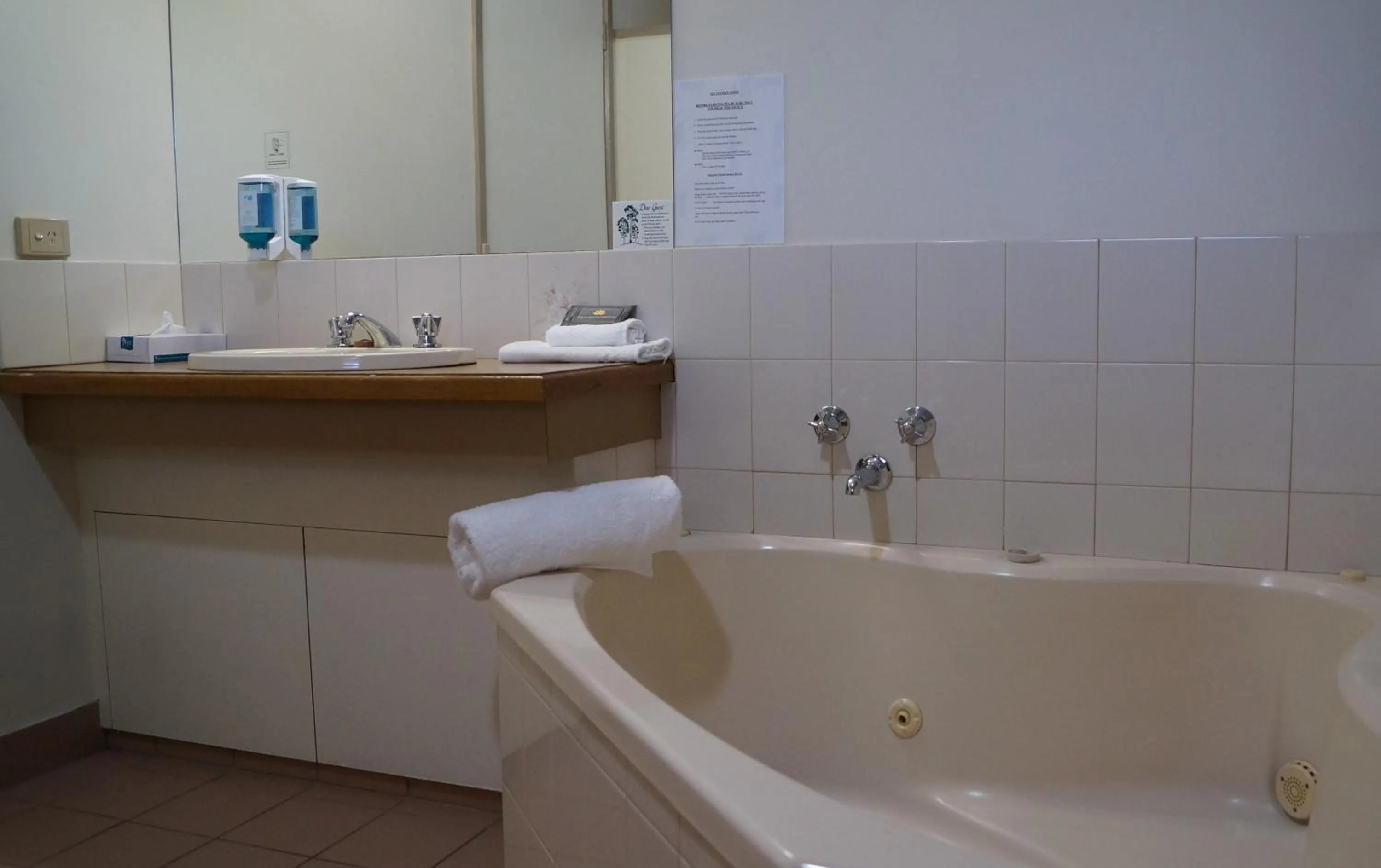 Hot Tub in Magdala Motor Lodge & Lakeside Restaurant