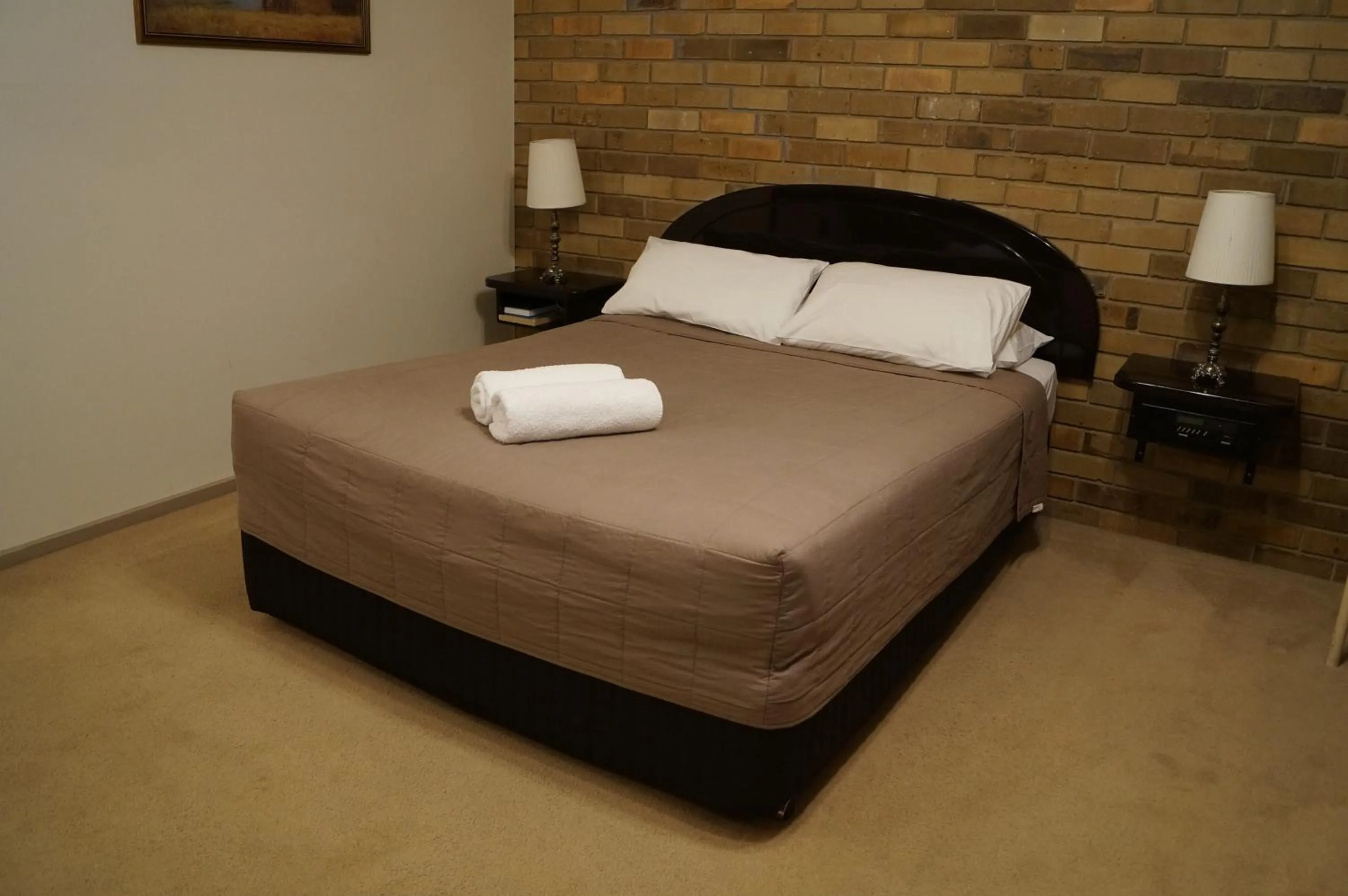 Bedroom, Bed in Magdala Motor Lodge & Lakeside Restaurant