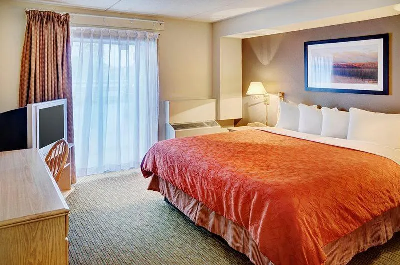 Bedroom, Bed in Thompson's Best Value Inn & Suites