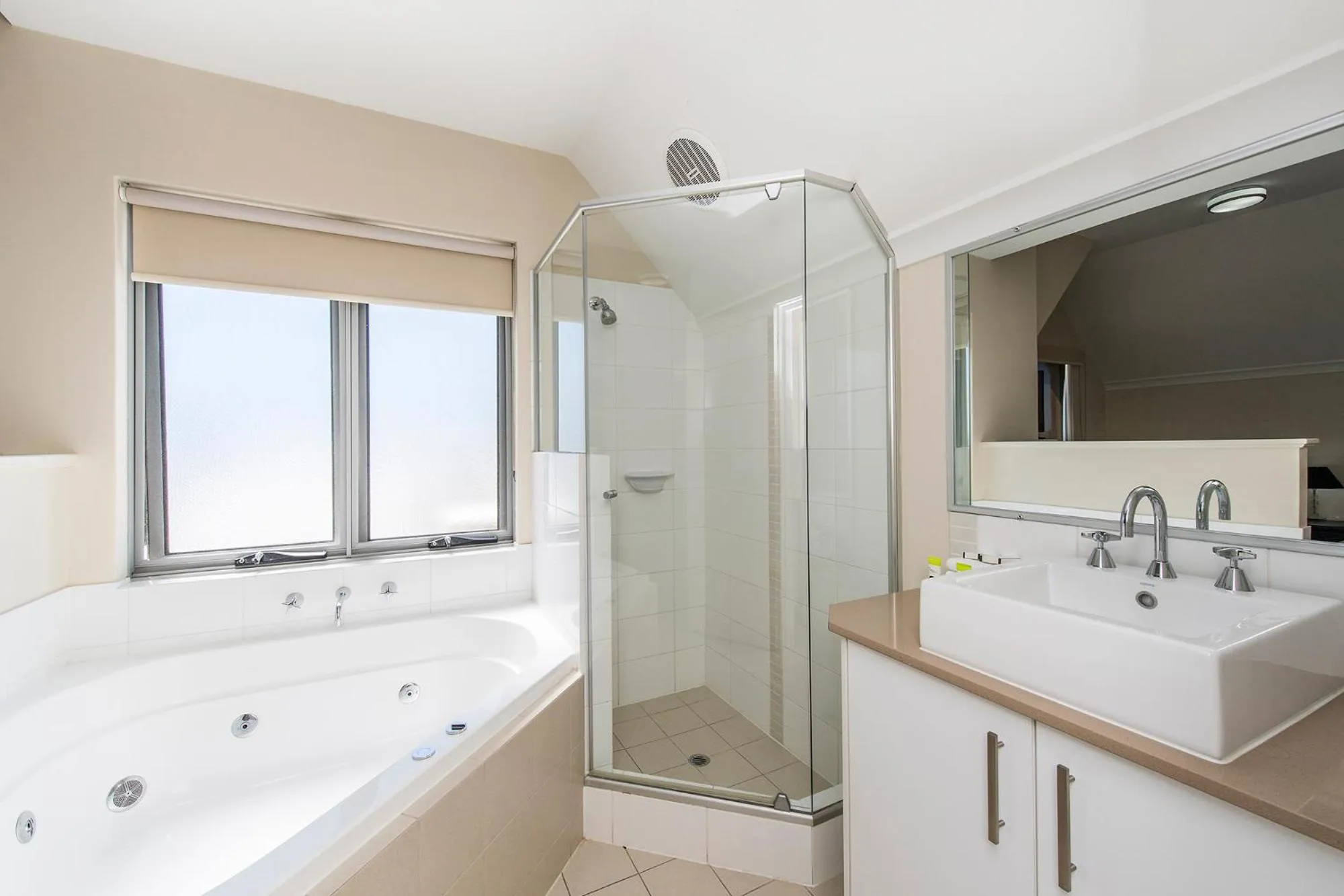 Bathroom in Serenity on the Terrace