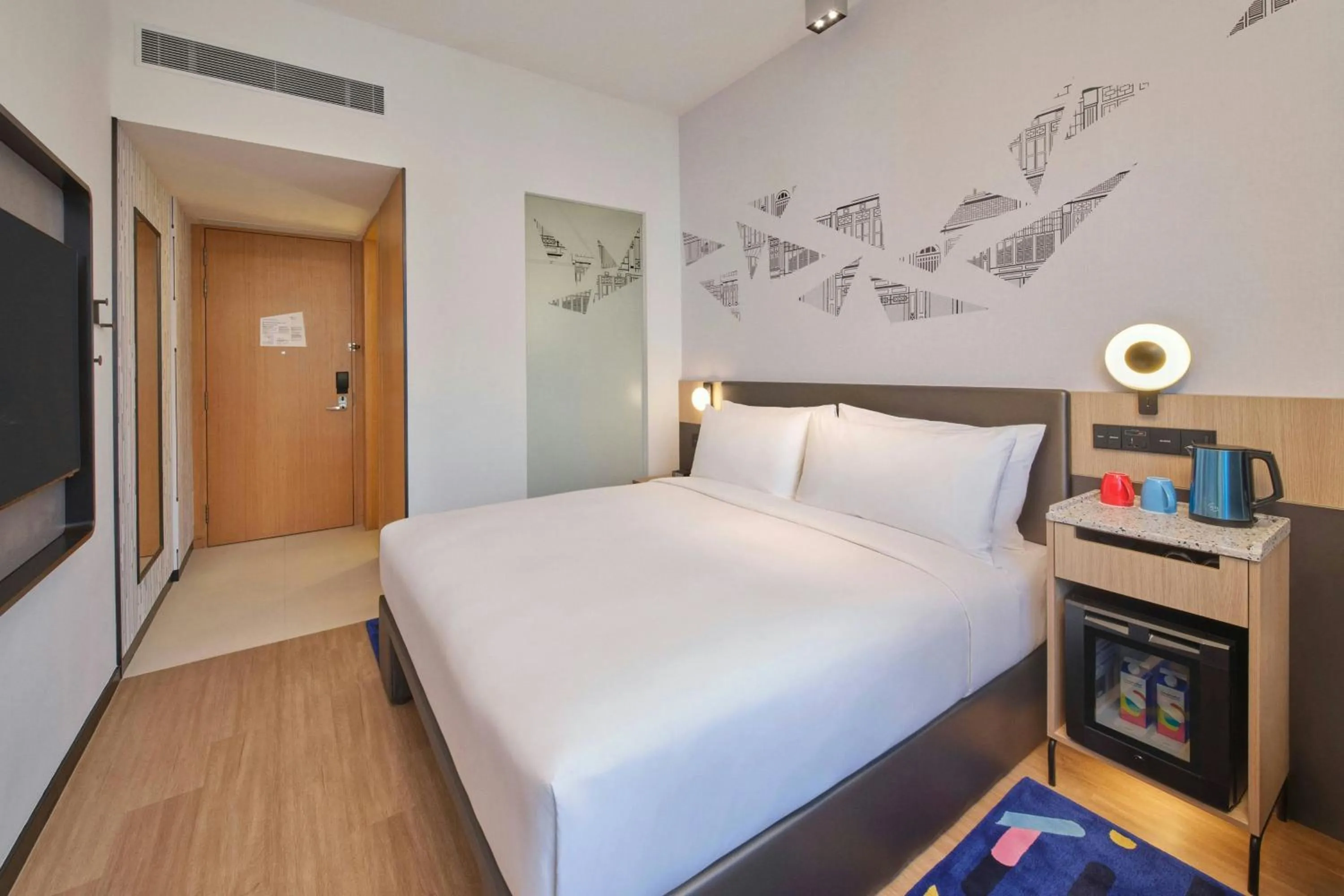 Photo of the whole room, Bed in Aloft Singapore Novena