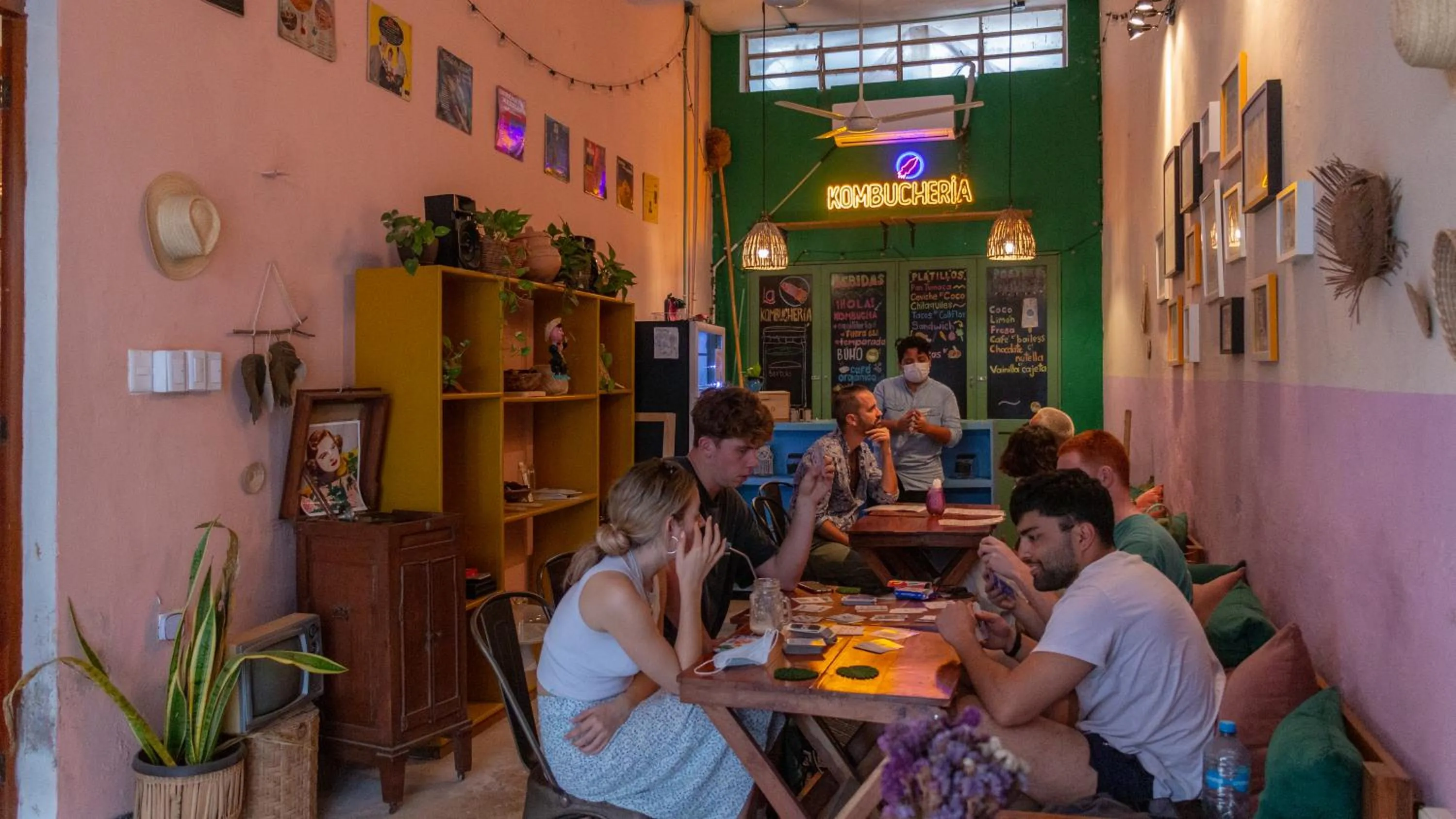 Restaurant/places to eat in Kuka y Naranjo