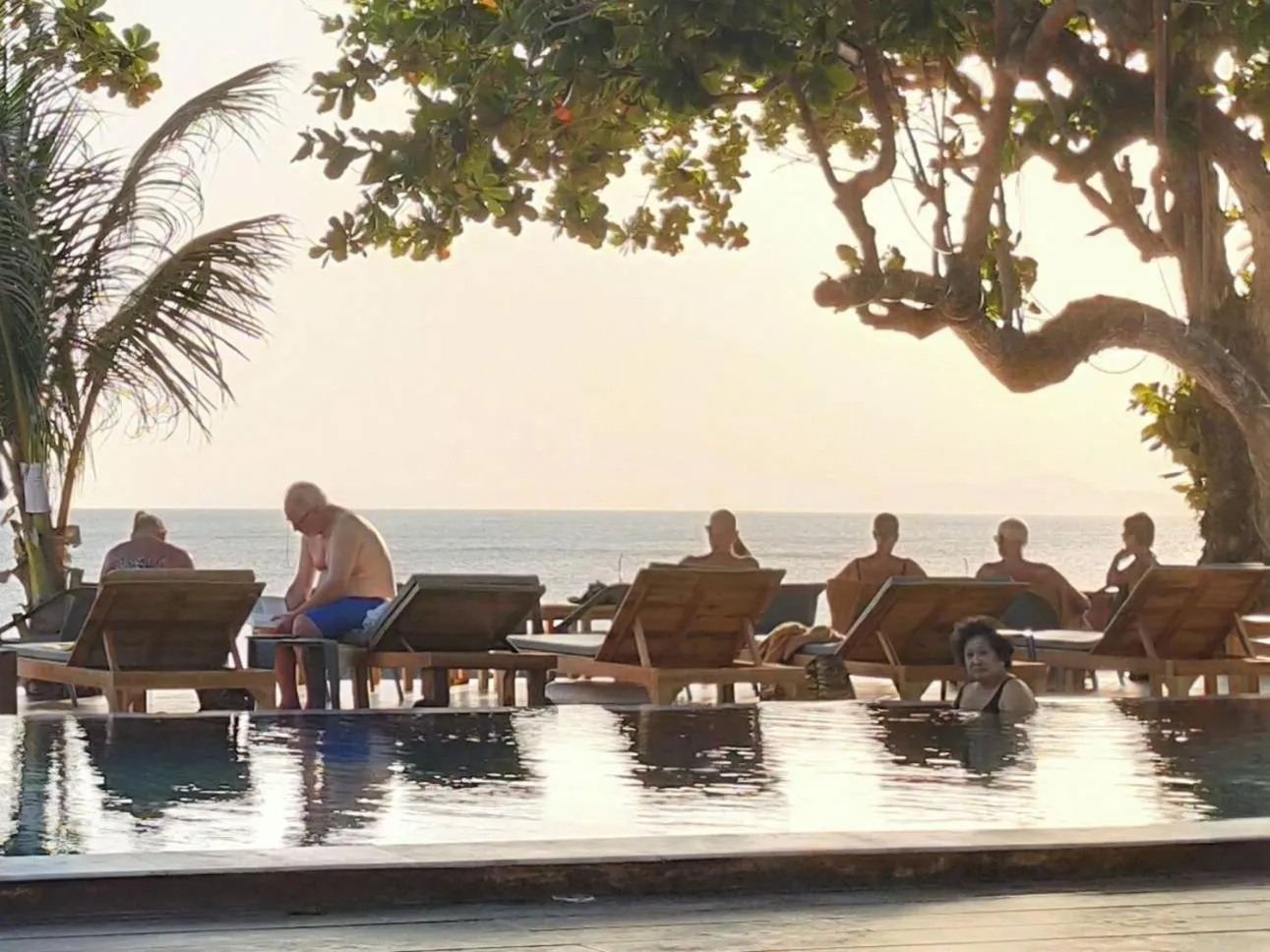 Swimming pool in Horizon Beach Resort Koh Jum