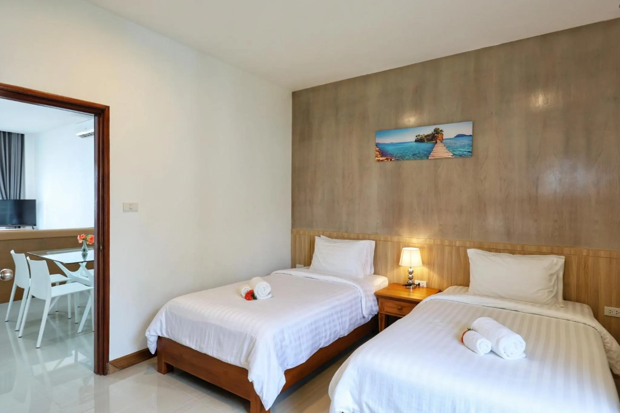 Bed in Horizon Beach Resort Koh Jum