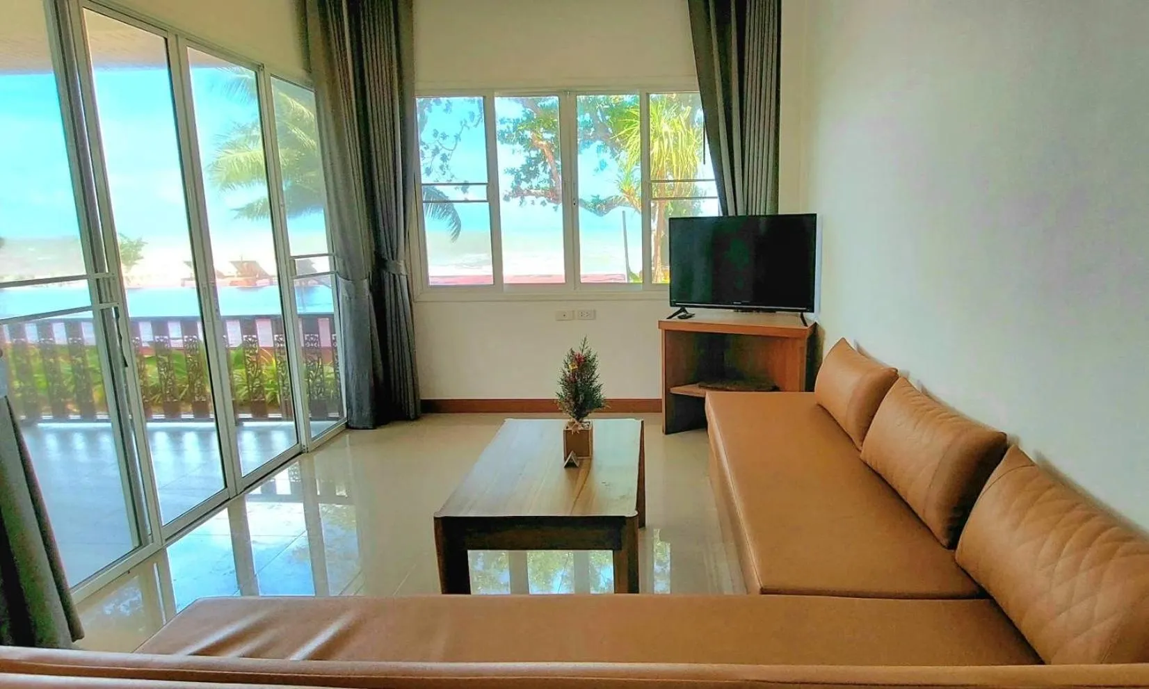 Seating area in Horizon Beach Resort Koh Jum