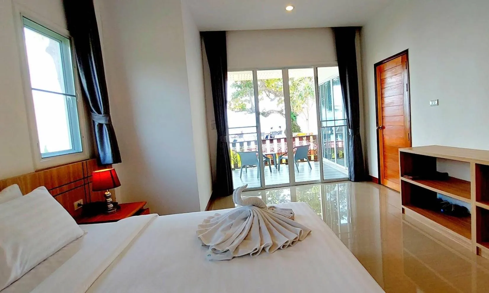 Photo of the whole room, Bed in Horizon Beach Resort Koh Jum