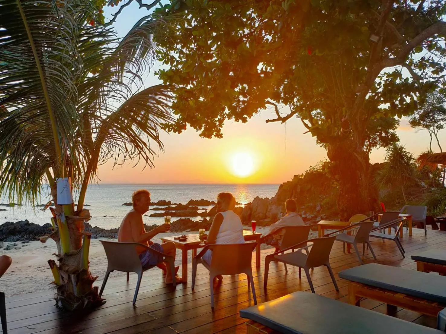 Sunset in Horizon Beach Resort Koh Jum