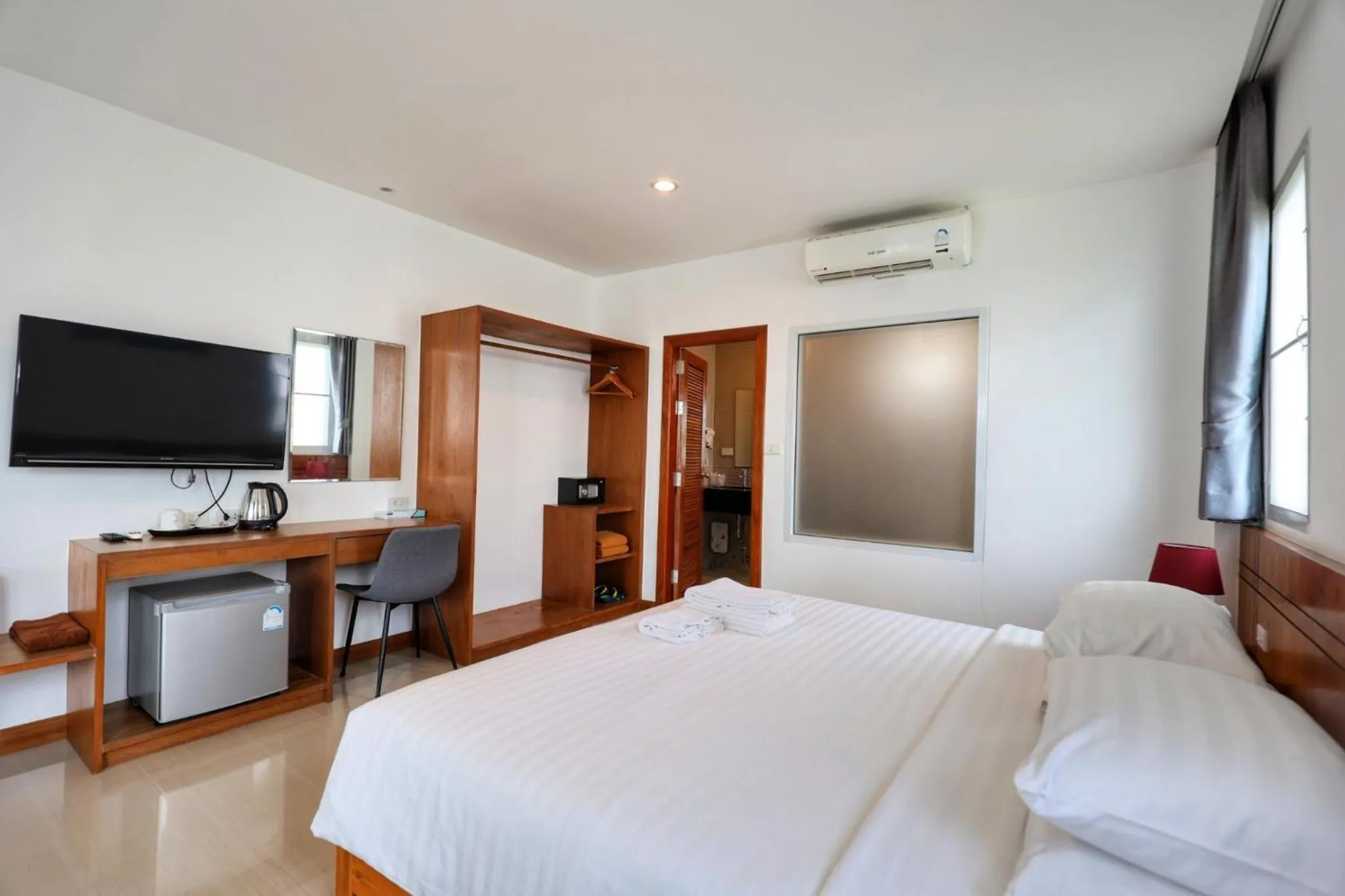 Property building, Bed in Horizon Beach Resort Koh Jum
