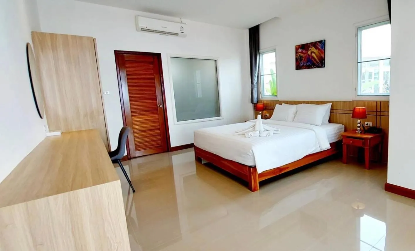 Photo of the whole room, Bed in Horizon Beach Resort Koh Jum