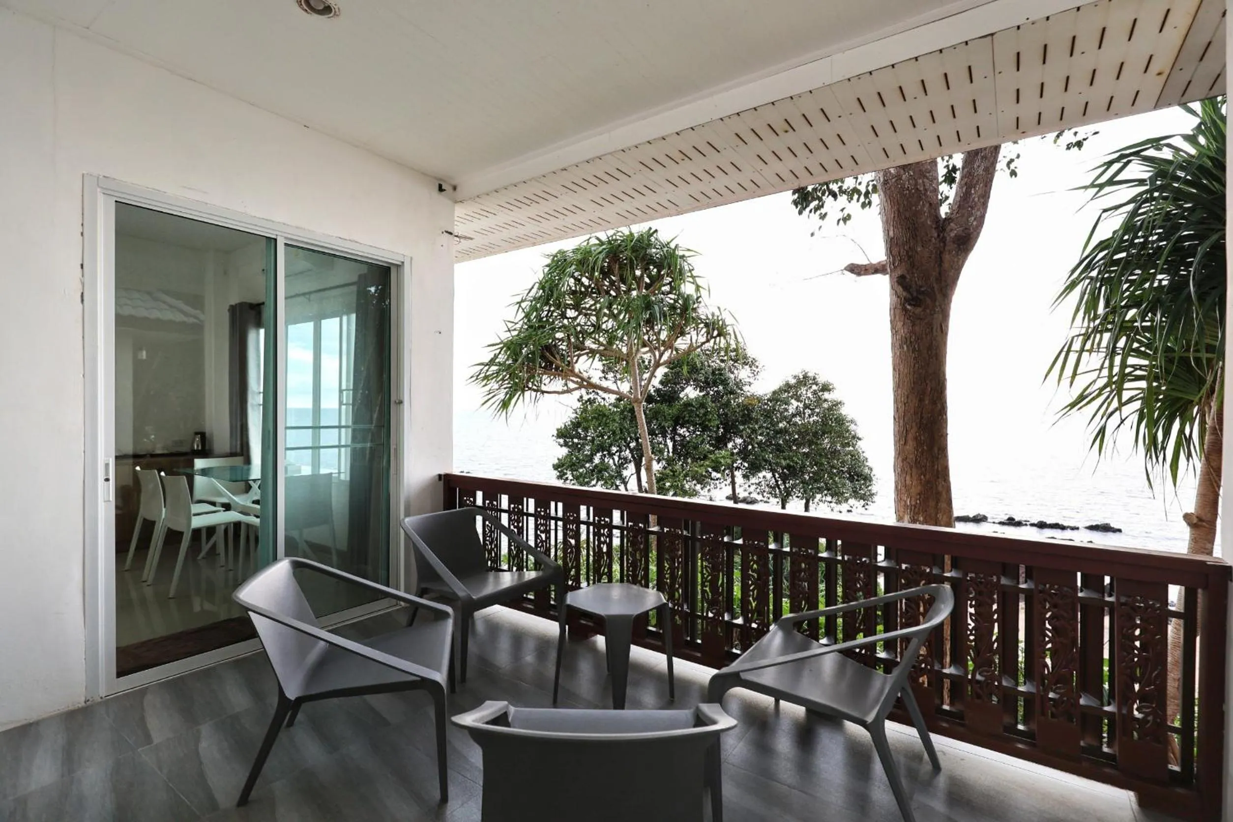 Day in Horizon Beach Resort Koh Jum