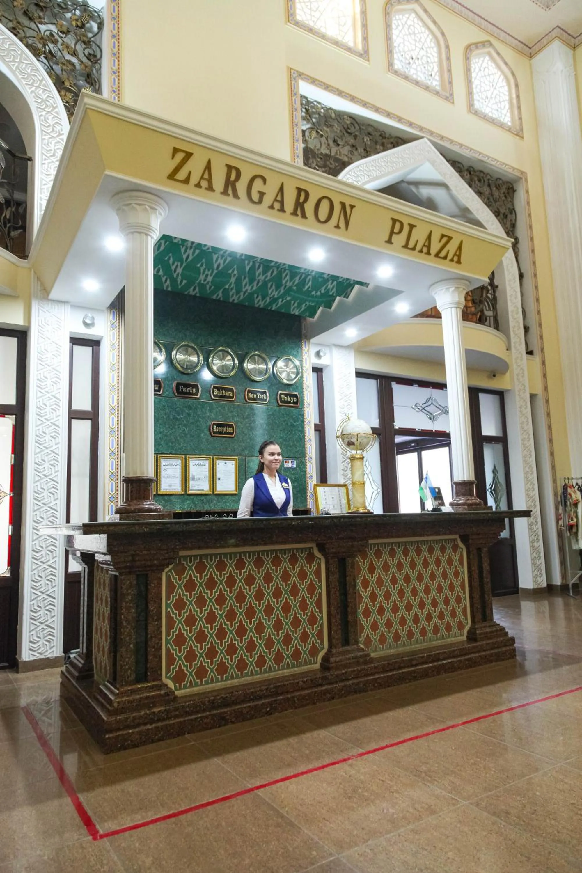 Lobby or reception in Zargaron Plaza