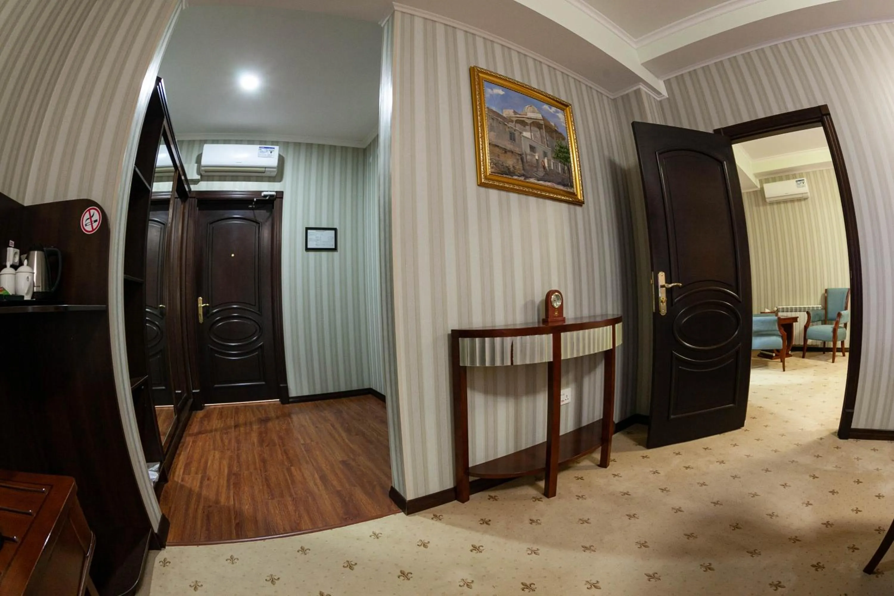 Photo of the whole room in Zargaron Plaza