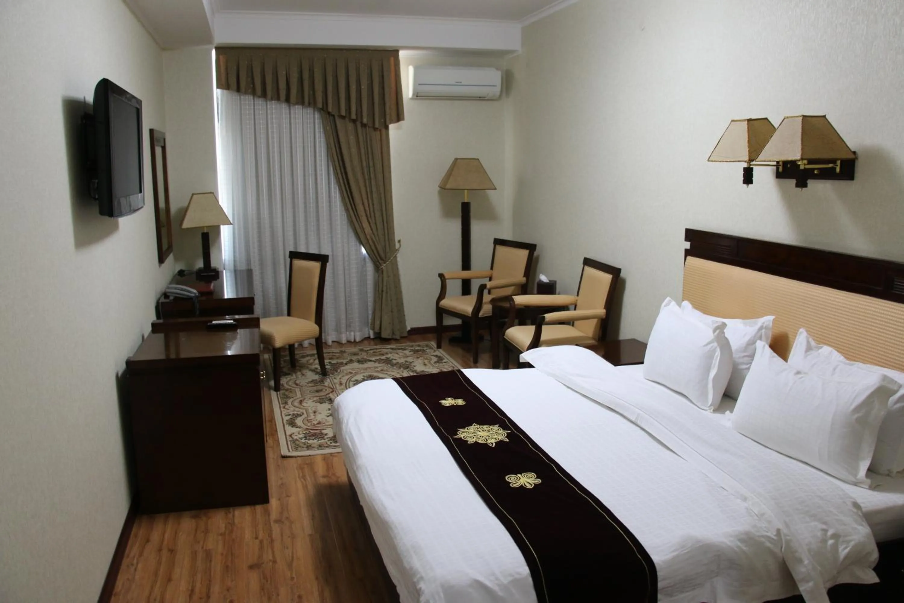 Communal lounge/ TV room in Zargaron Plaza