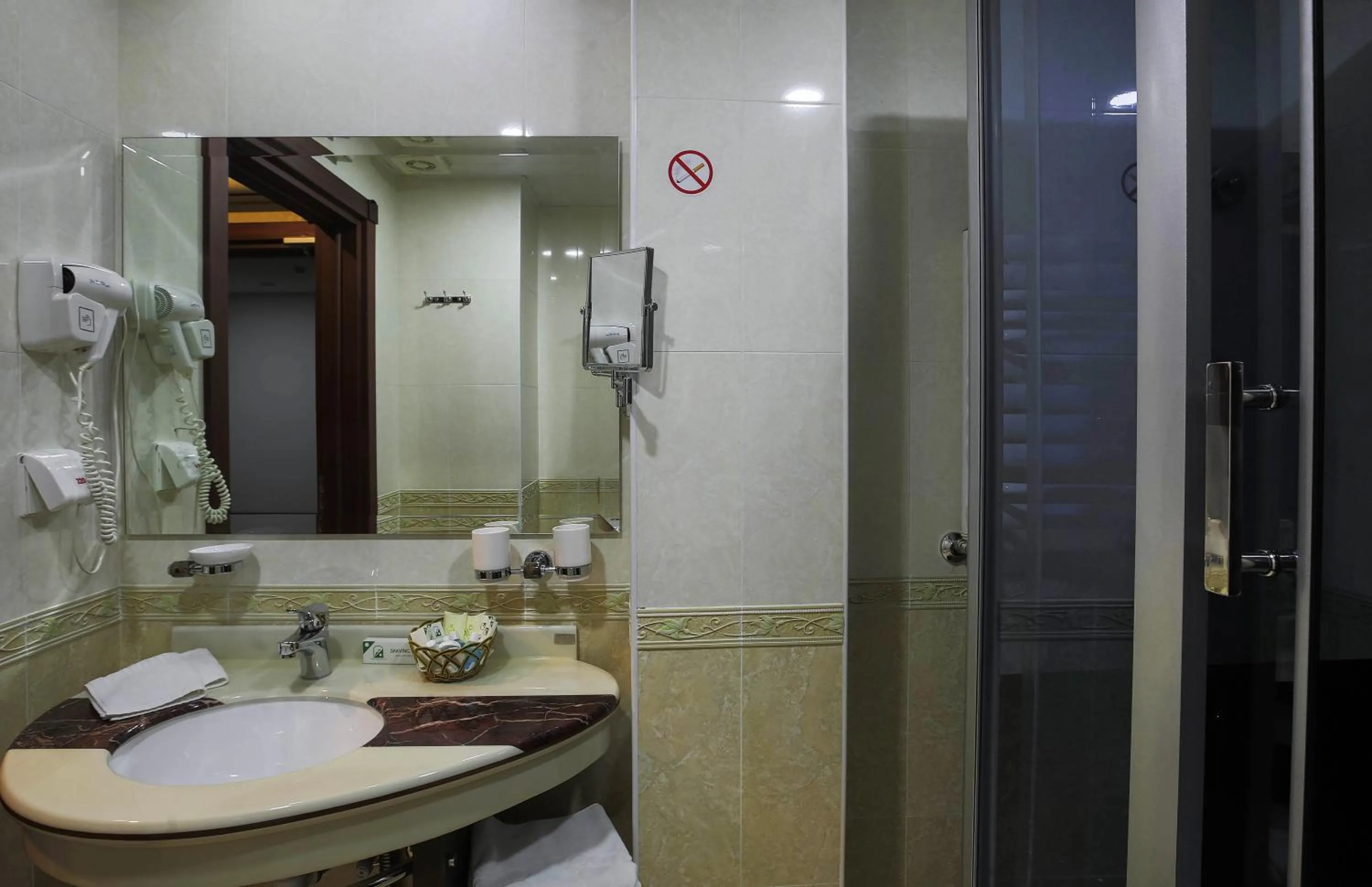 Bathroom in Zargaron Plaza
