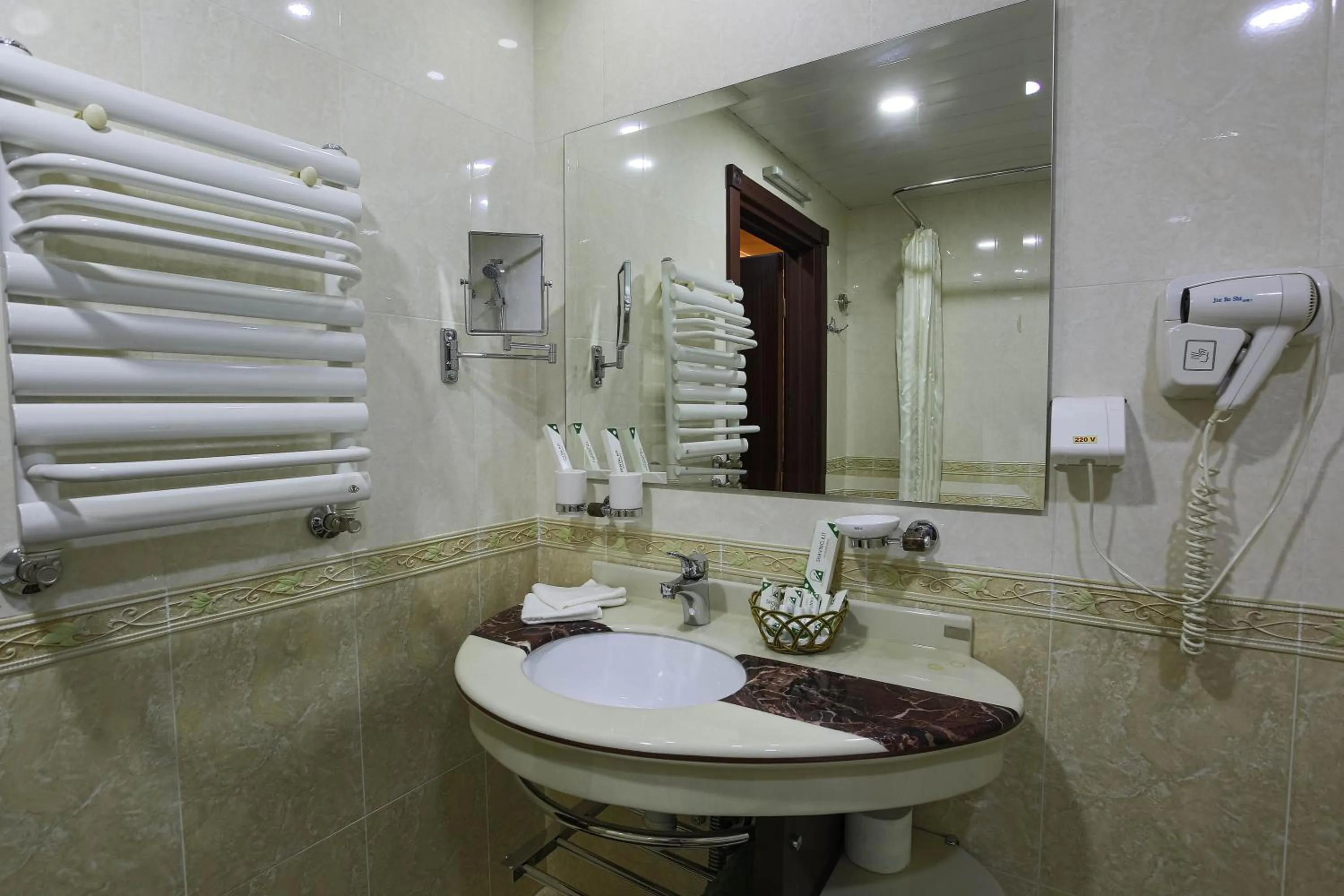 Bathroom in Zargaron Plaza