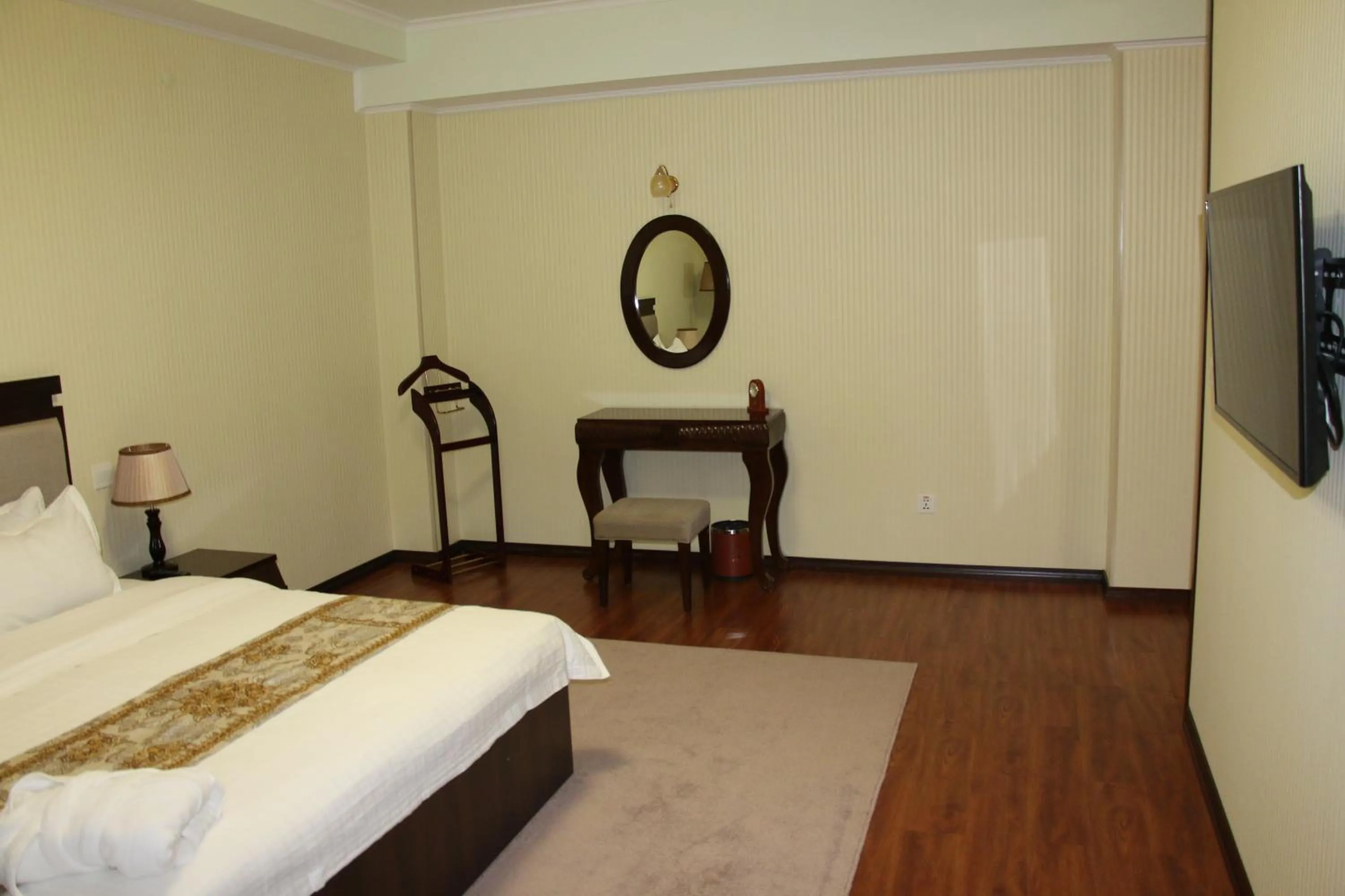 Bed in Zargaron Plaza