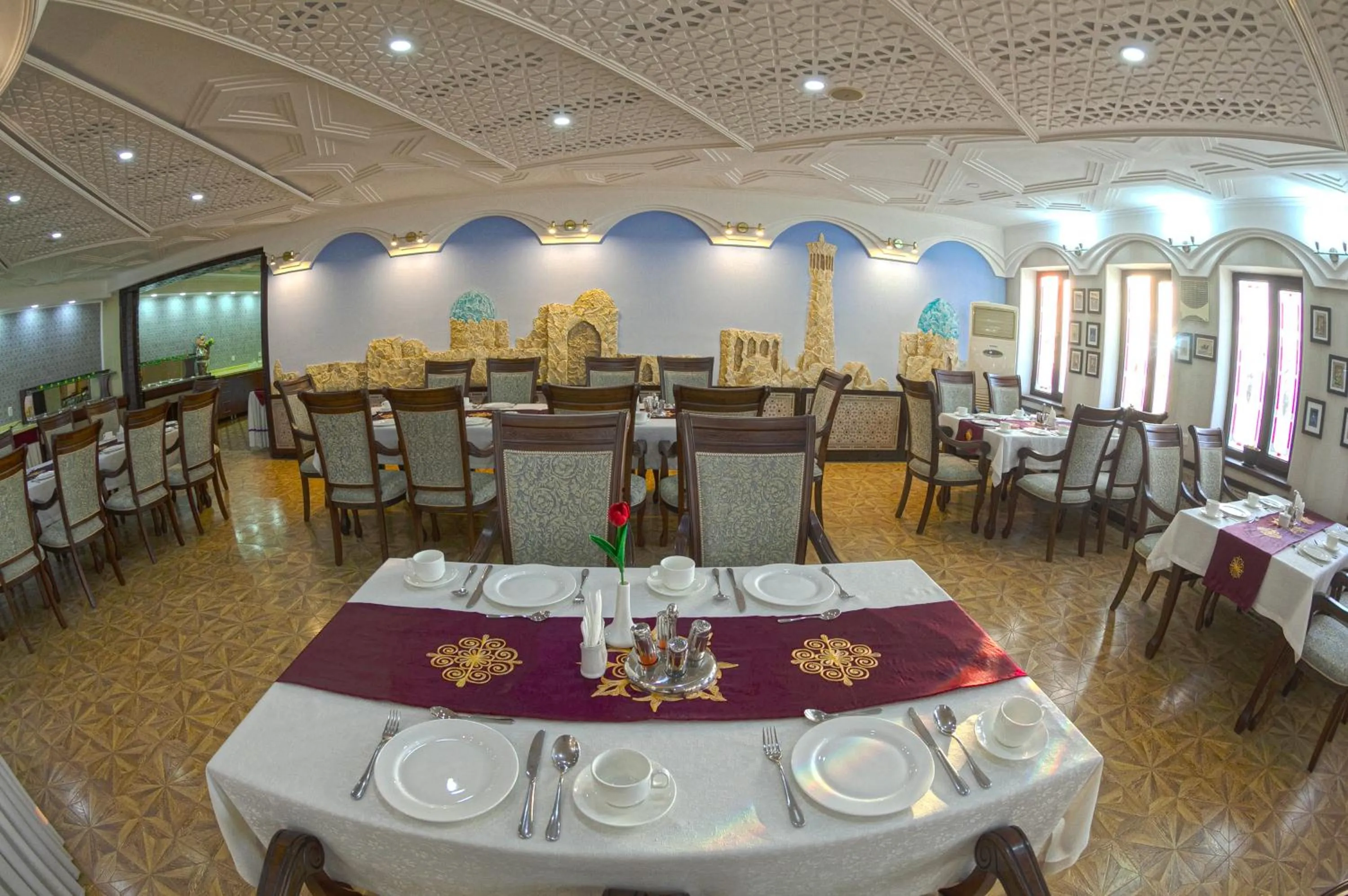 Restaurant/places to eat in Zargaron Plaza