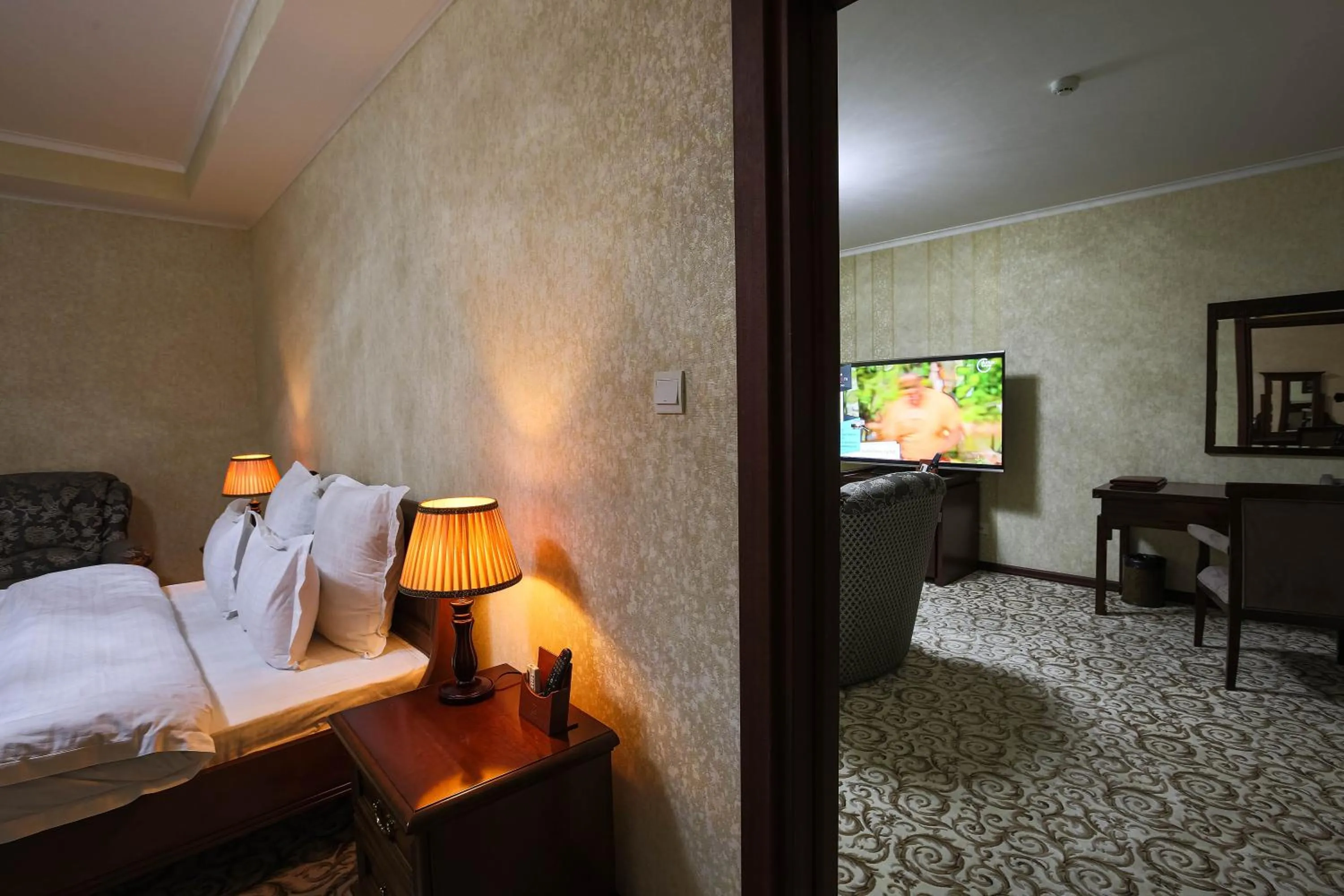 Photo of the whole room in Zargaron Plaza