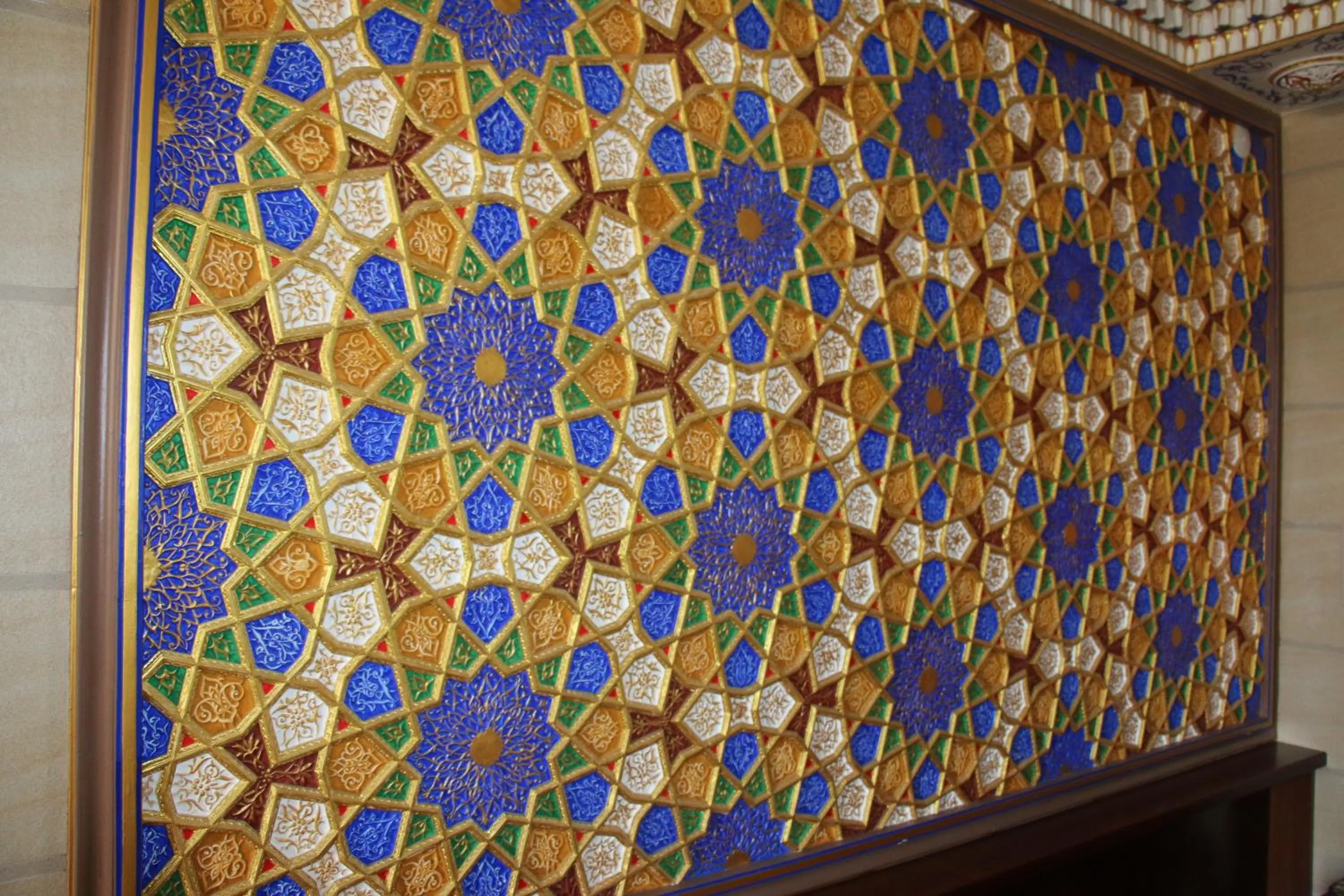 Decorative detail in Zargaron Plaza