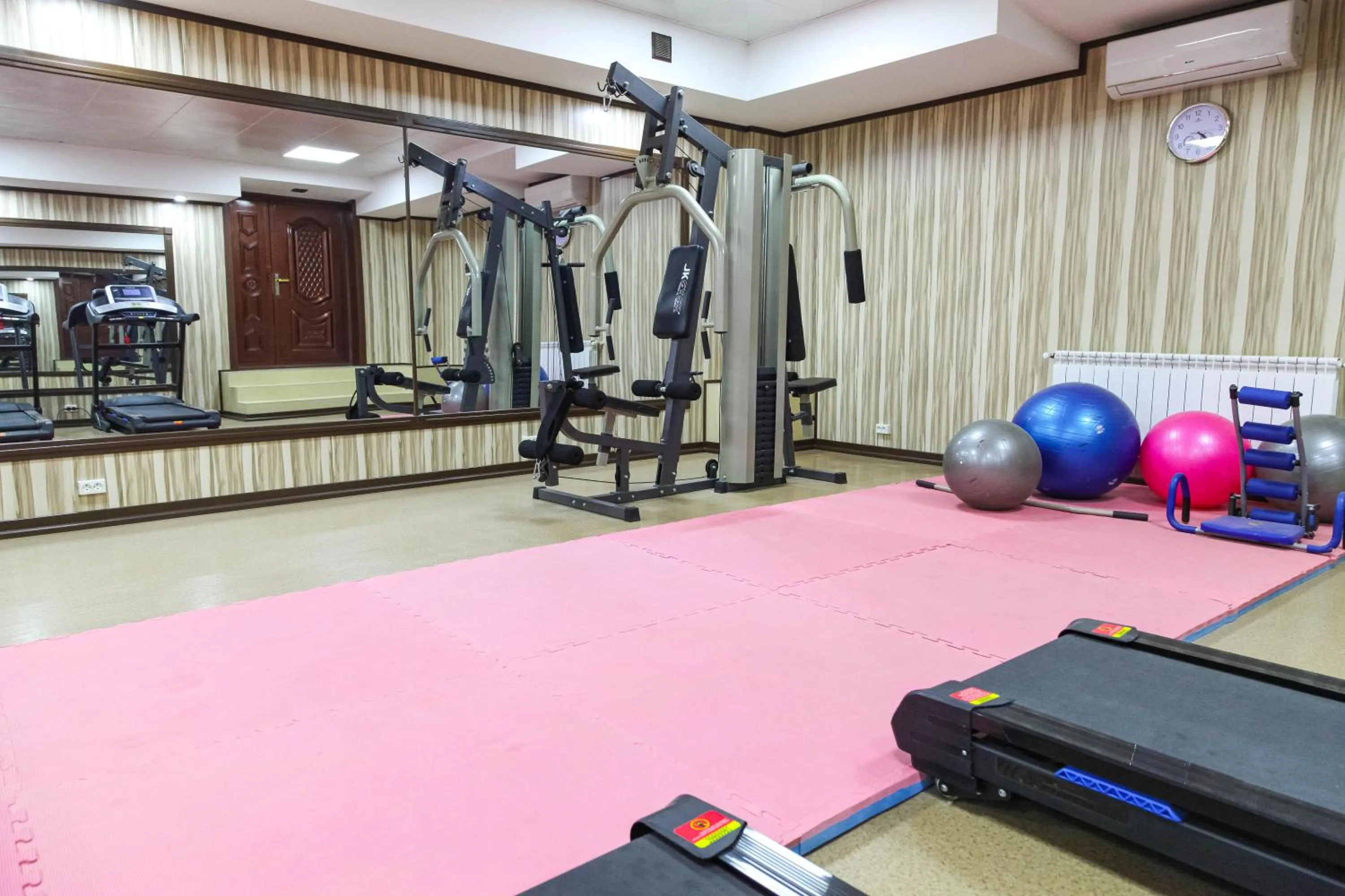 Fitness centre/facilities in Zargaron Plaza