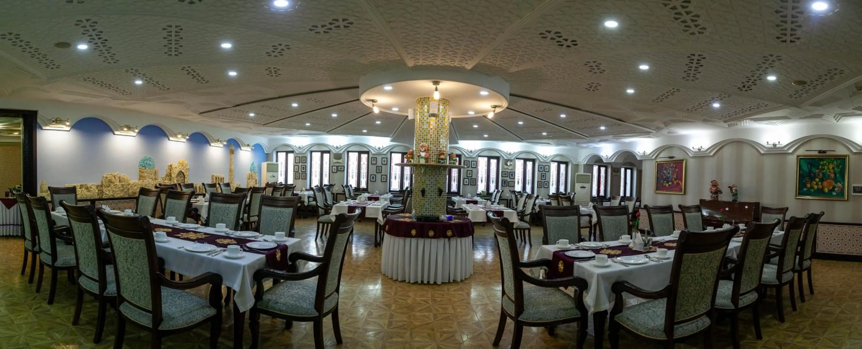 Restaurant/places to eat in Zargaron Plaza