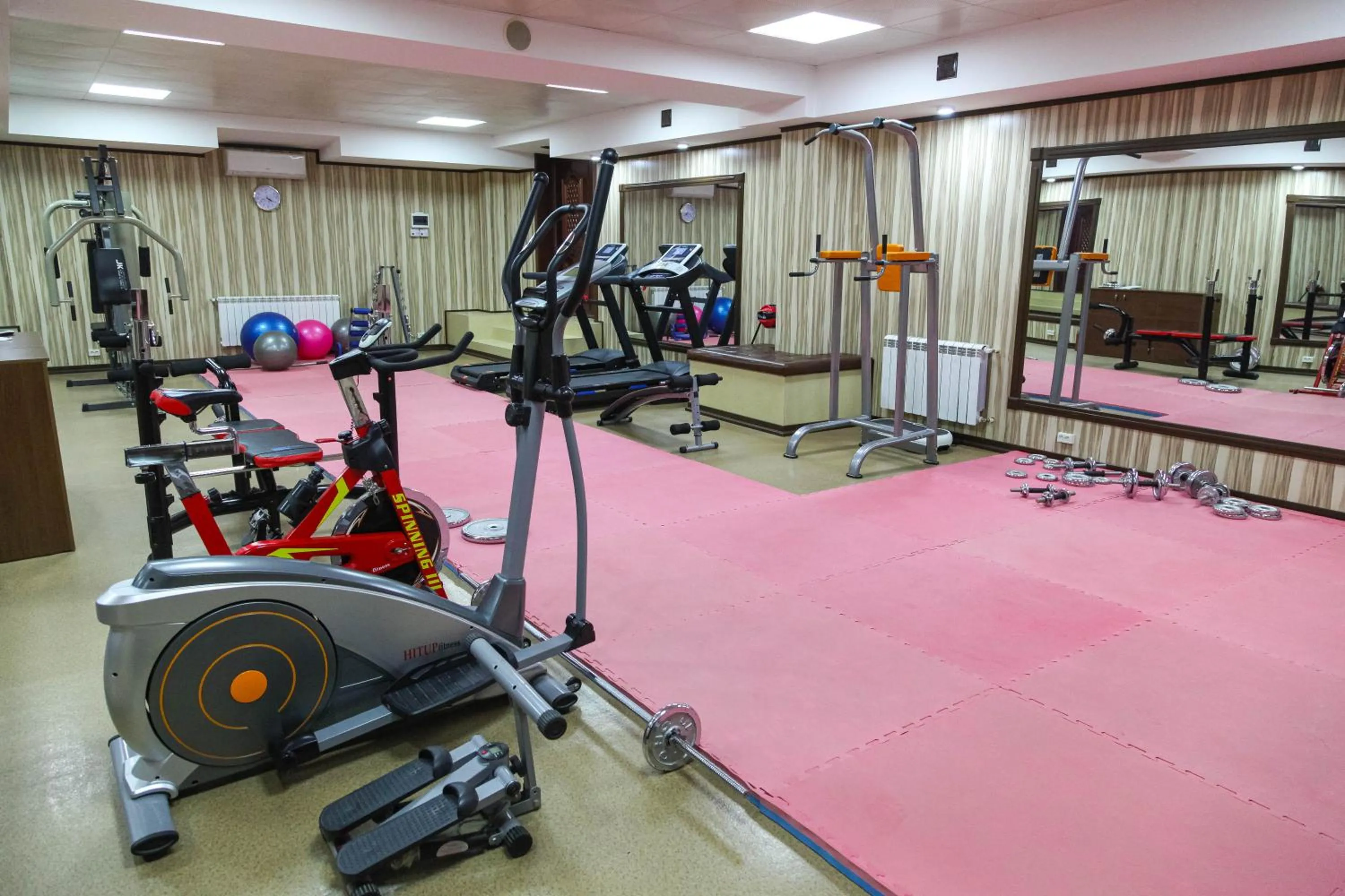Fitness centre/facilities in Zargaron Plaza